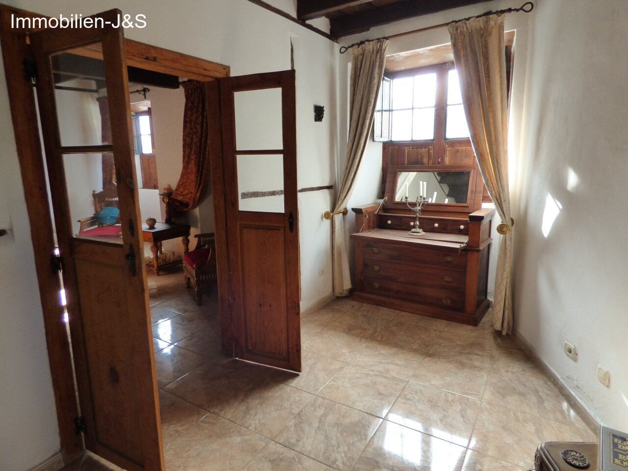 Außergewöhnliches, kanarisches Stadthaus im Norden von Teneriffa mit Nebengebäuden