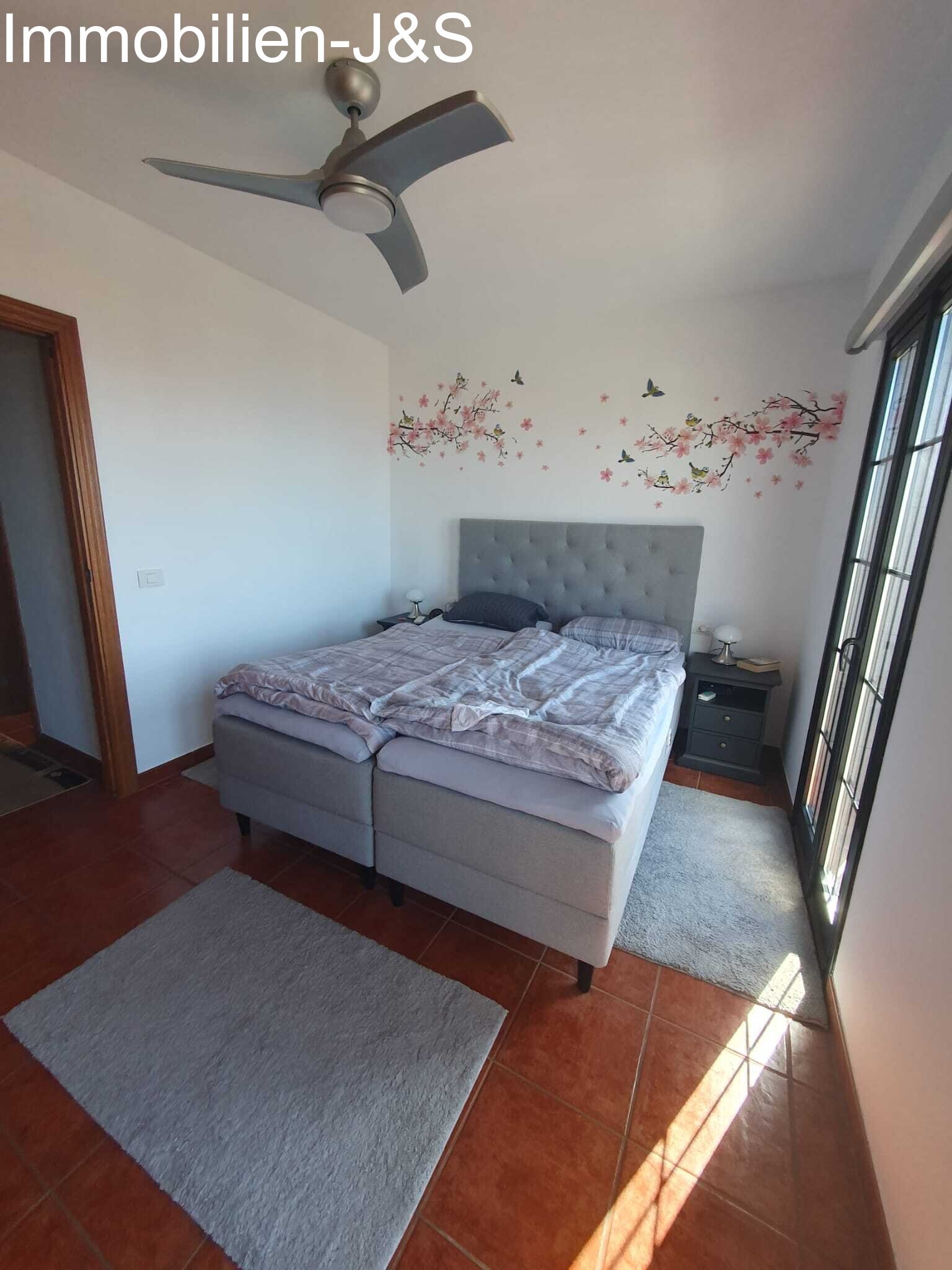 Zauberhaftes Reihenhaus in La Matanza mit Garage und 2 Dachterrassen