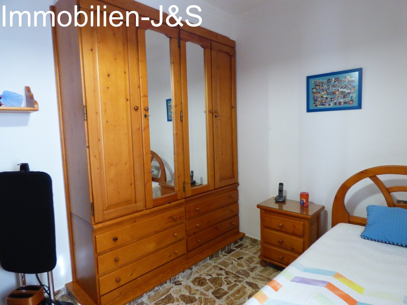 Großartiges Mehrfamilienhaus mit 4 Wohnungen und Garage für 8 PKW