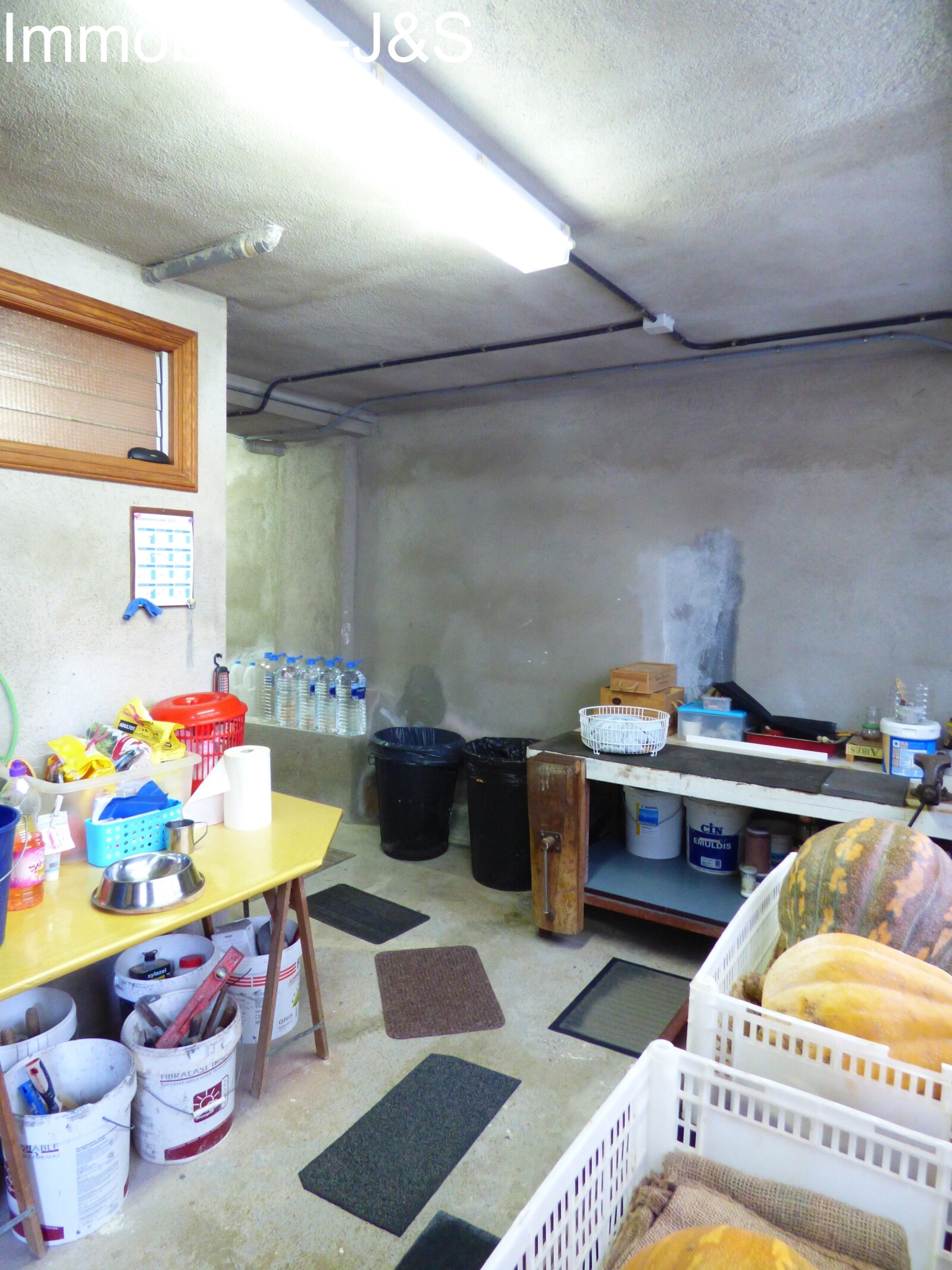 Großartiges Mehrfamilienhaus mit 4 Wohnungen und Garage für 8 PKW