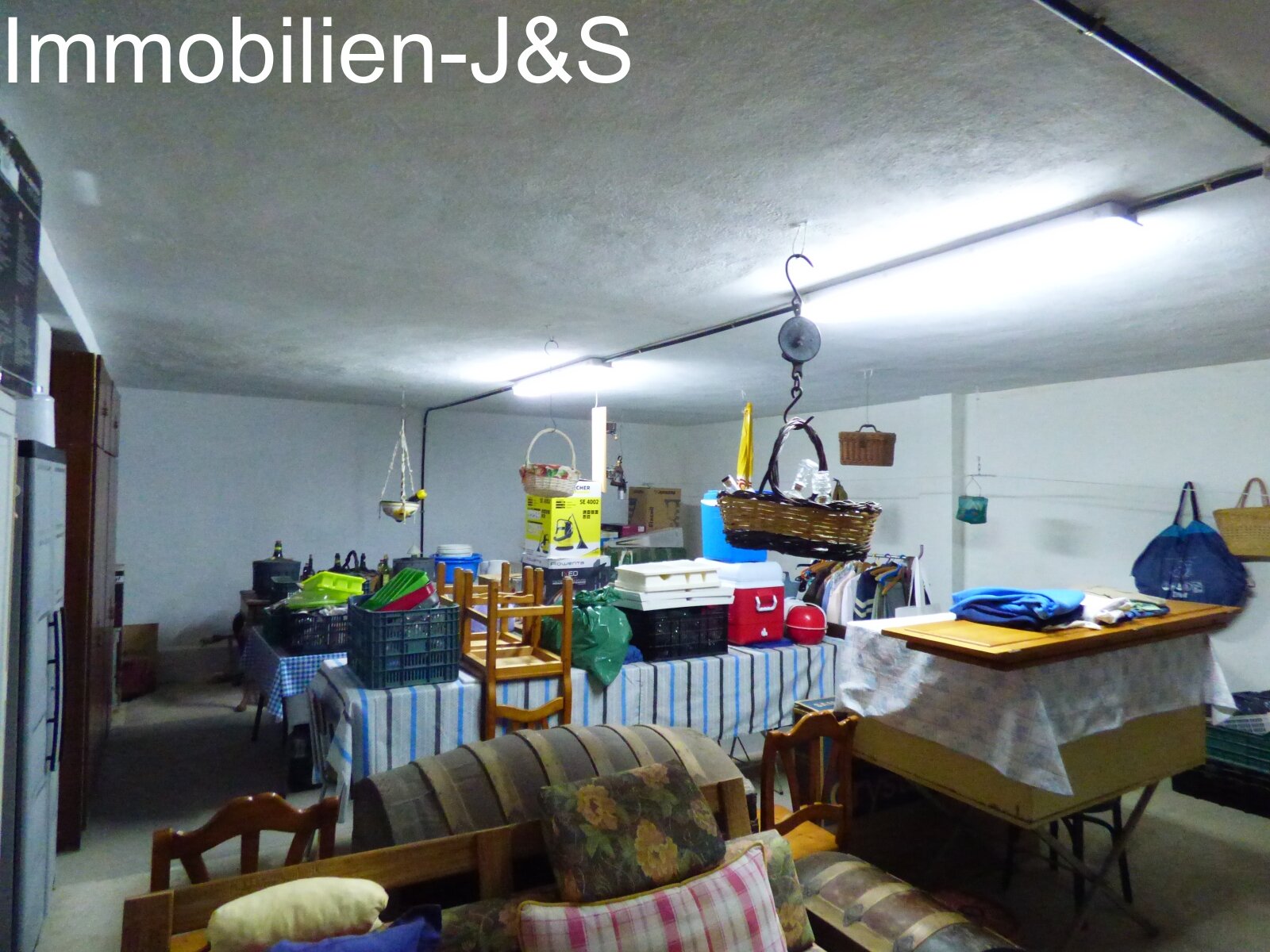 Großartiges Mehrfamilienhaus mit 4 Wohnungen und Garage für 8 PKW