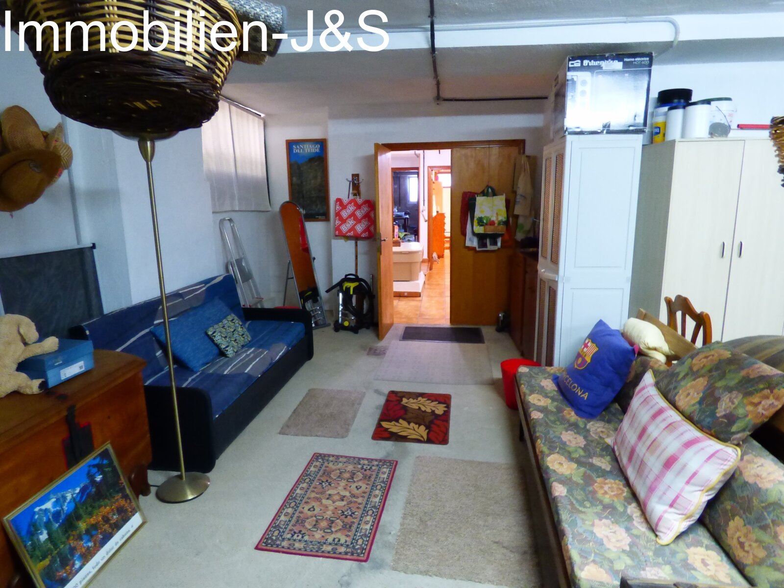 Großartiges Mehrfamilienhaus mit 4 Wohnungen und Garage für 8 PKW