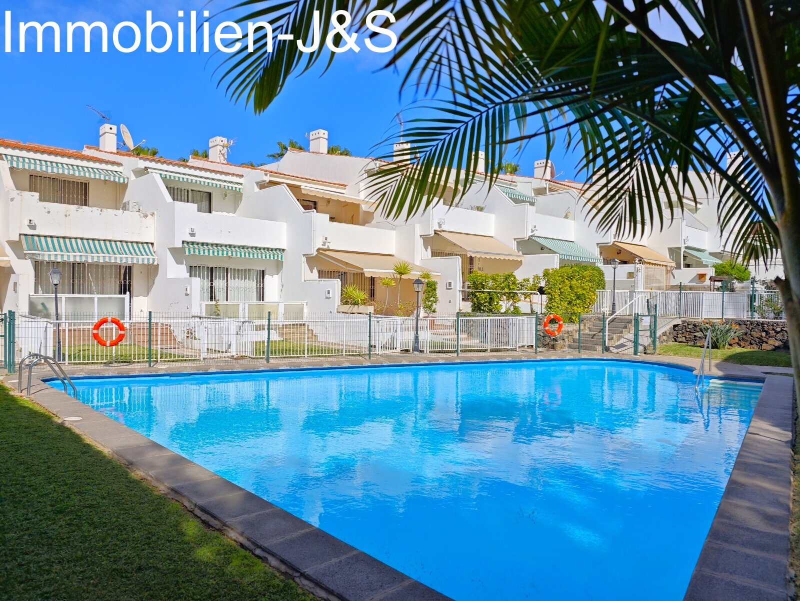 Kuscheliges, sehr gepflegtes Reihenendhaus mit Gärtchen und Pool