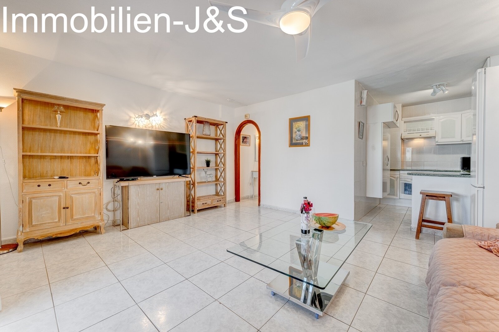 Wir präsentieren diese wundervolle Wohnung zum Verkauf in Los Cristianos