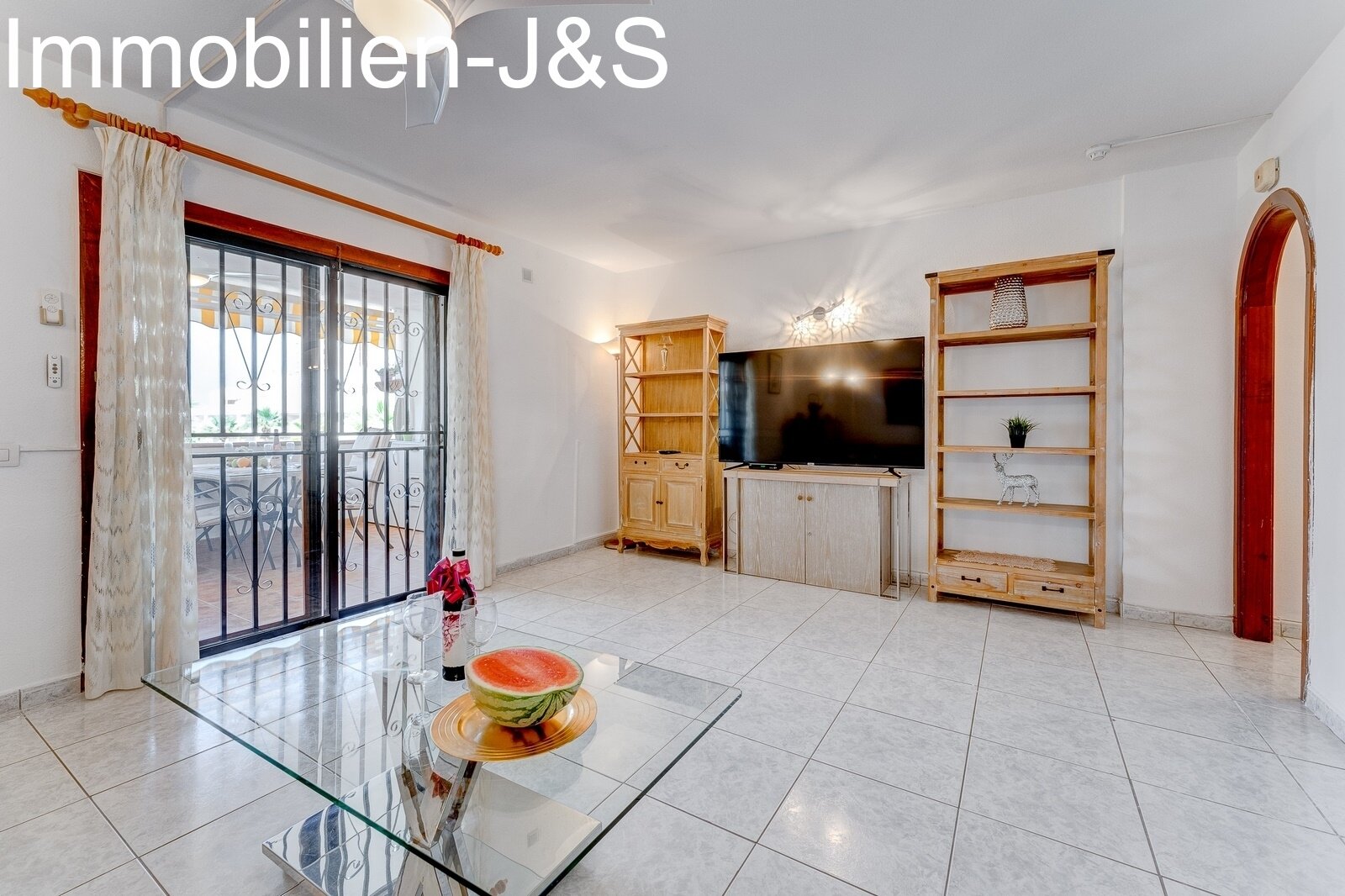 Wir präsentieren diese wundervolle Wohnung zum Verkauf in Los Cristianos