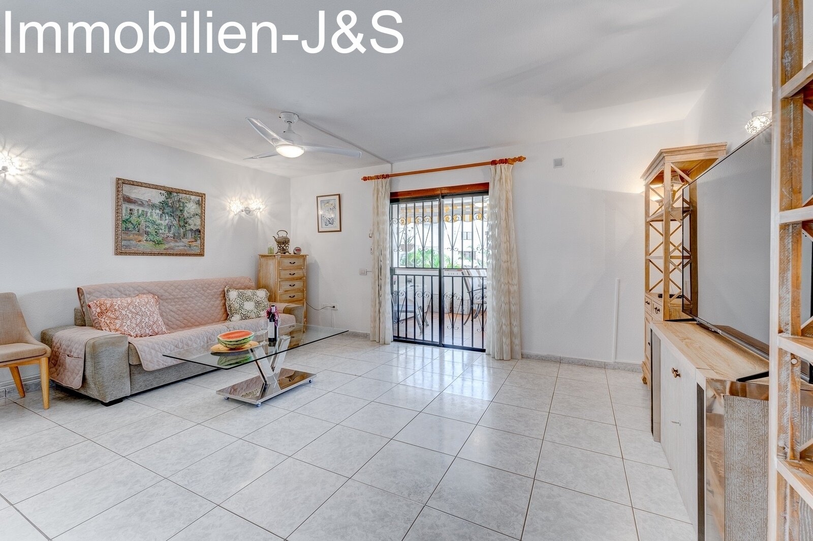 Wir präsentieren diese wundervolle Wohnung zum Verkauf in Los Cristianos