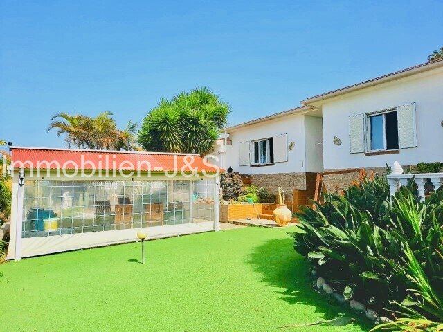 Wohntraum auf einer Ebene, freistehende Villa mit Panoramablick in Santa Úrsula