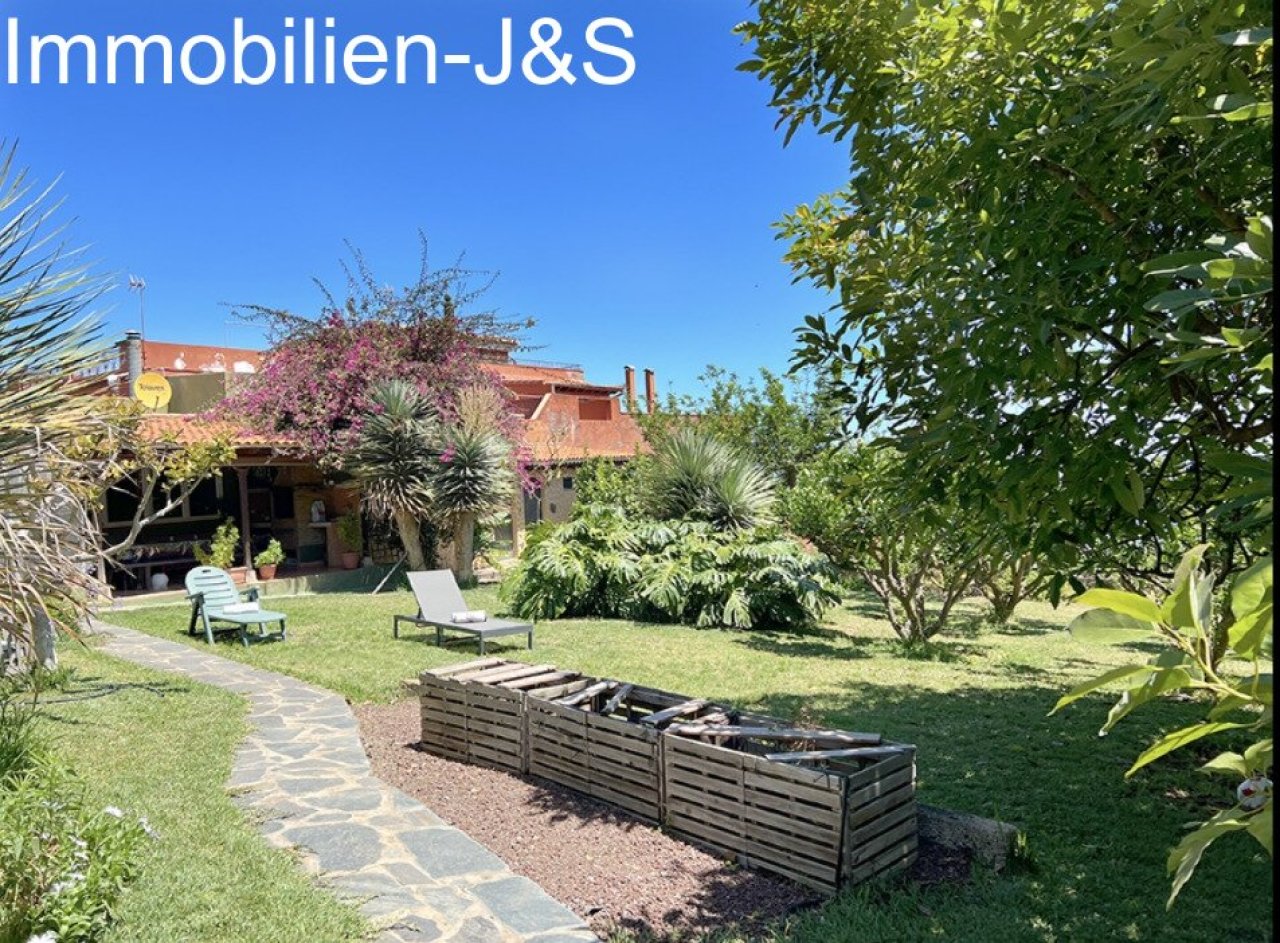 Sicht auf Haus und Garten Sicht auf Haus und Garten
