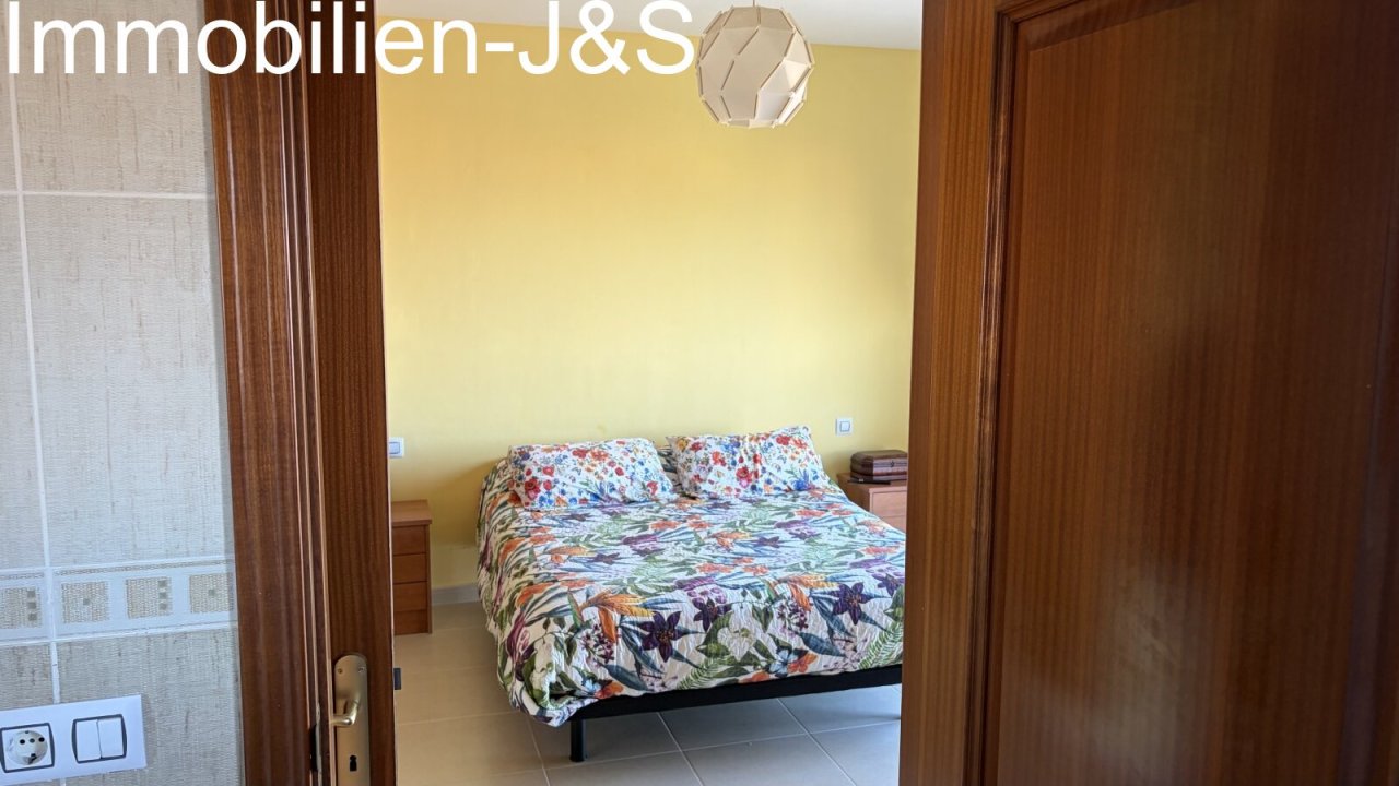 Schlafzimmer 1 mit Zugang zum Balkon Schlafzimmer 1 mit Zugang zum Balkon