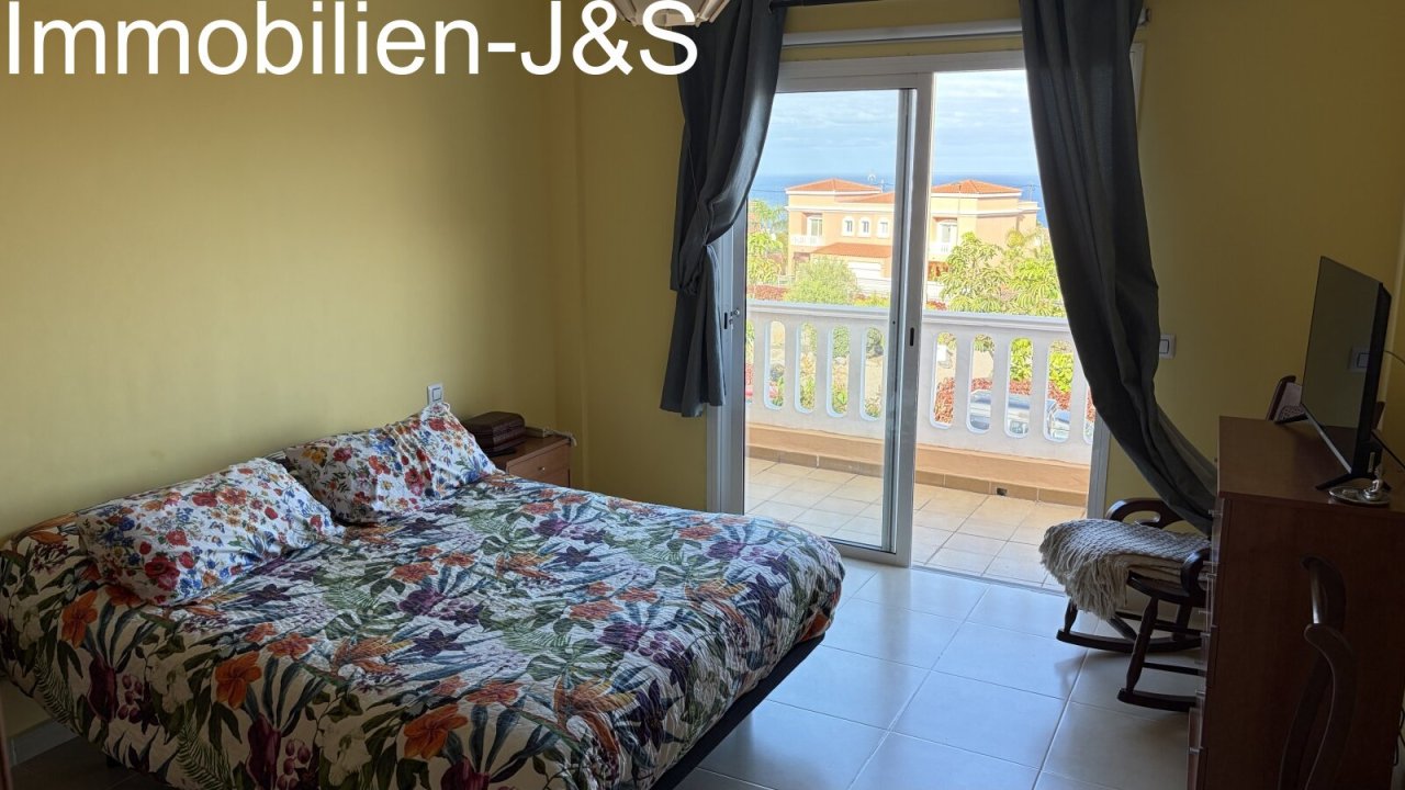 Schlafzimmer 1 mit Zugang zum Balkon Schlafzimmer 1 mit Zugang zum Balkon