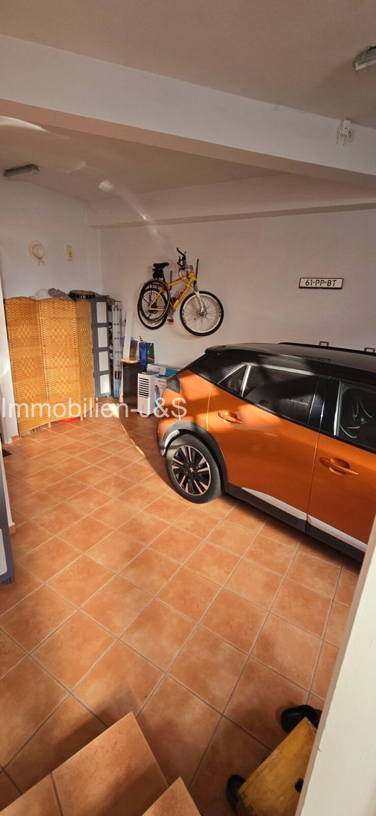 Garage für bis zu zwei Autos