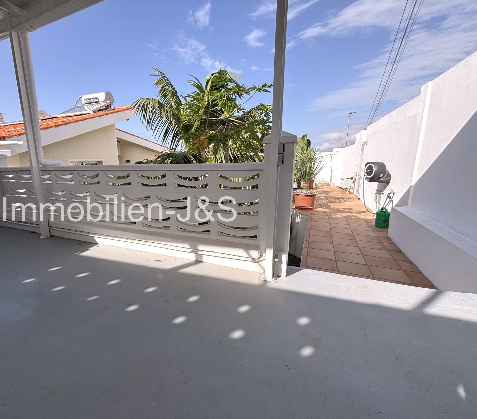 Blick aus dem Carport Blick aus dem Carport