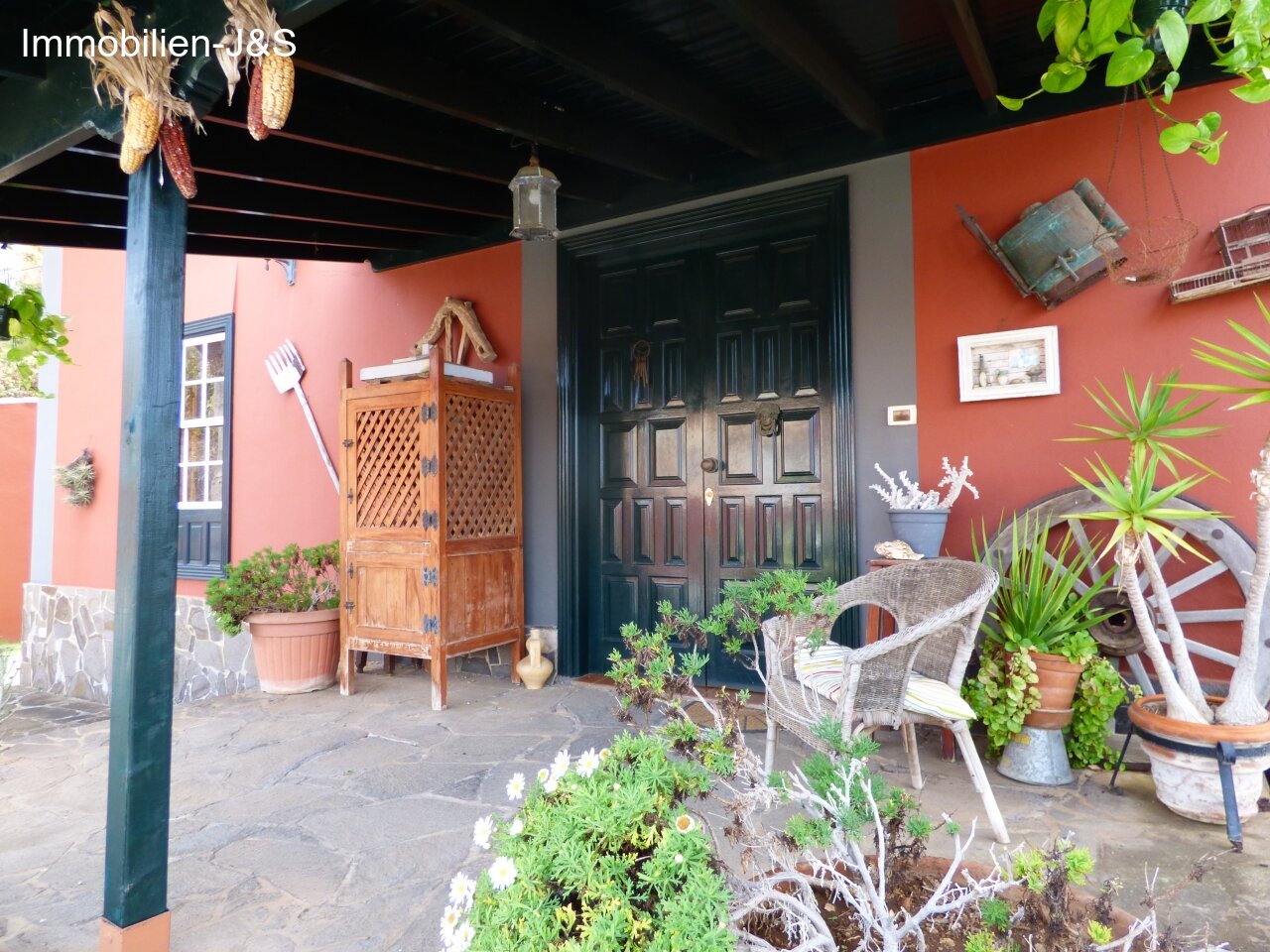 Magnificent house with big garden and pool, quiet area, with absolute privacy