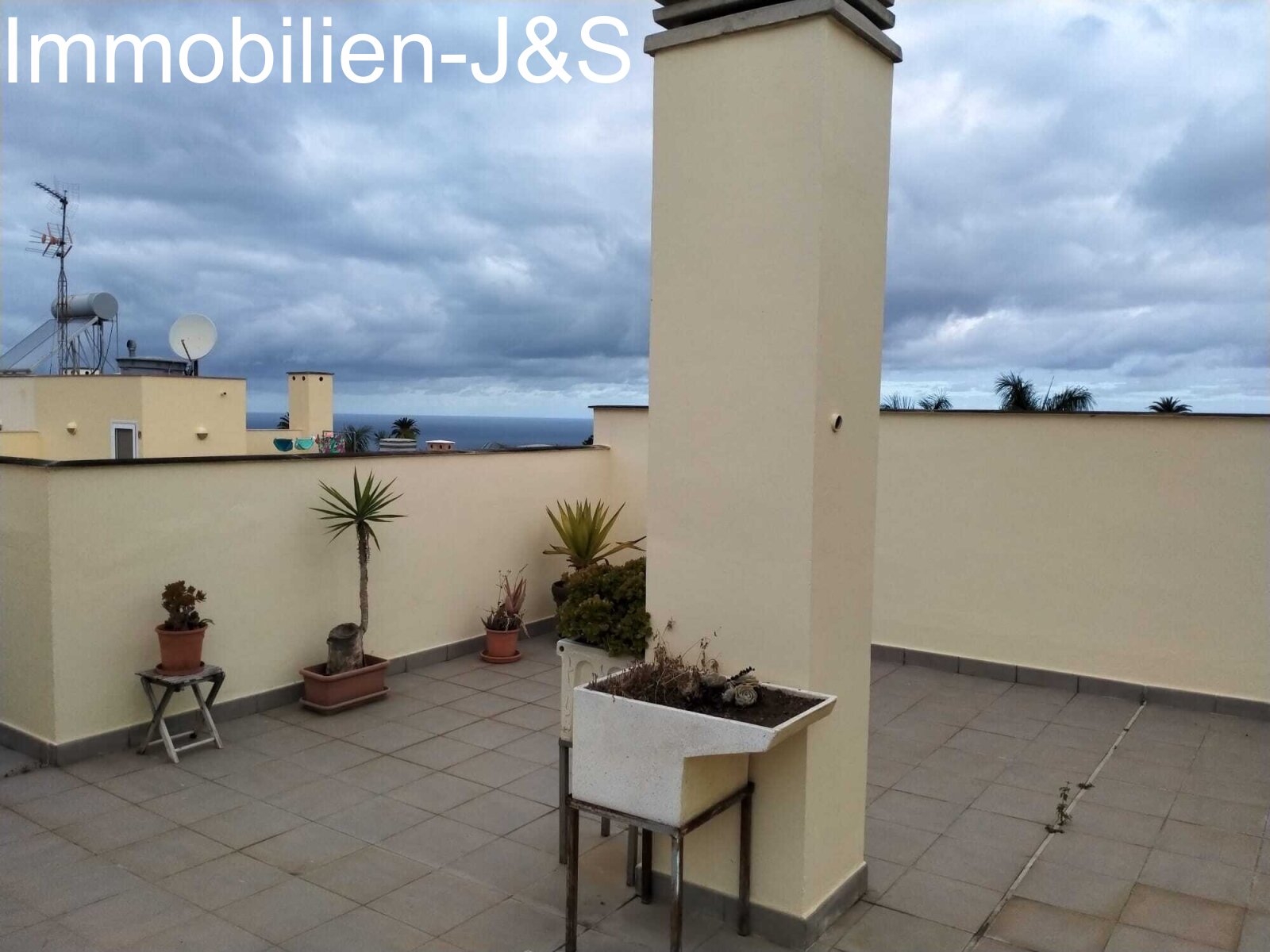 Beautiful apartment in Los Realejos with large roof terrace
