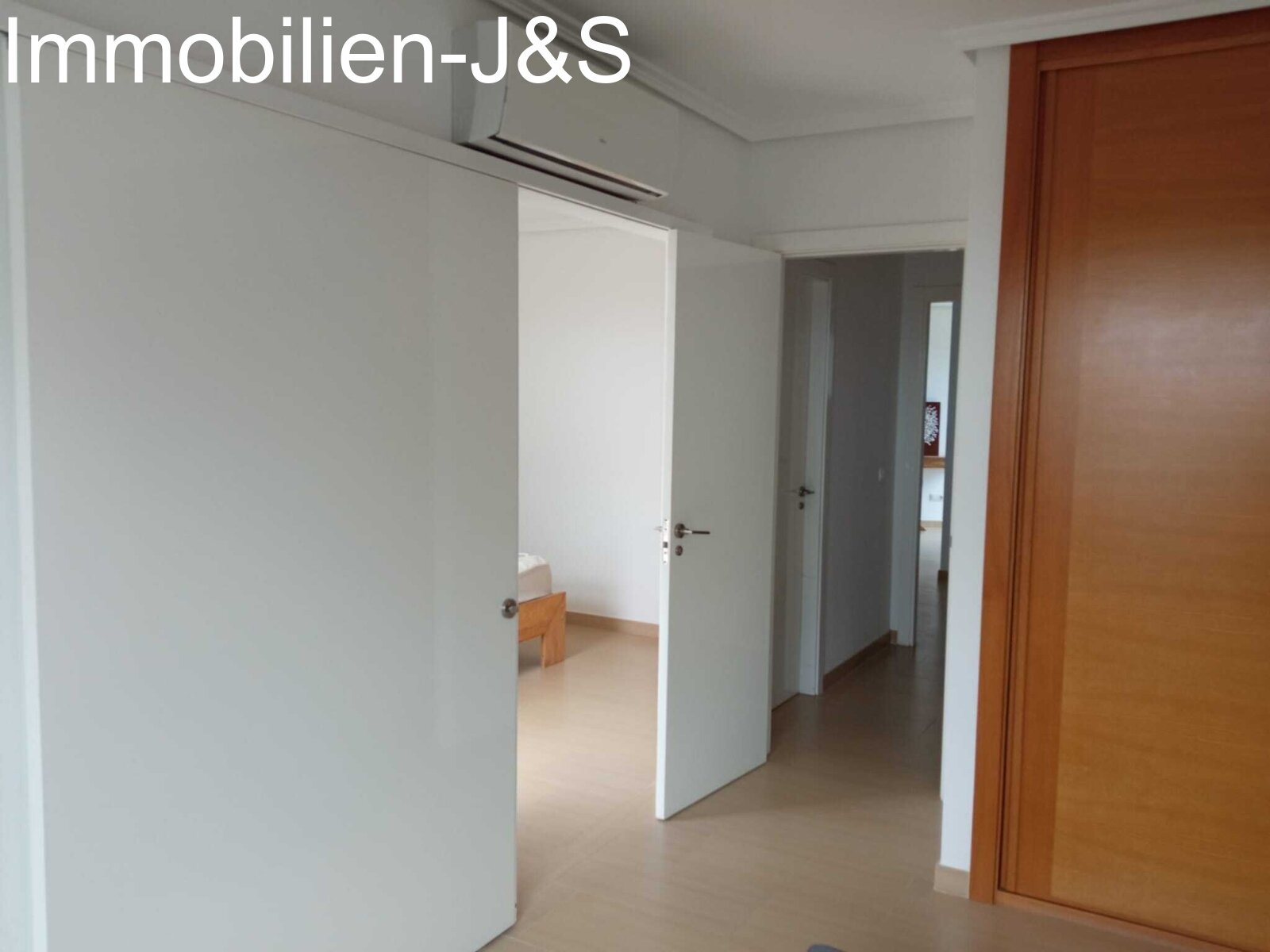 Large penthouse apartment with 4 bedrooms in the “Vista Roja” residential complex in Sotavento