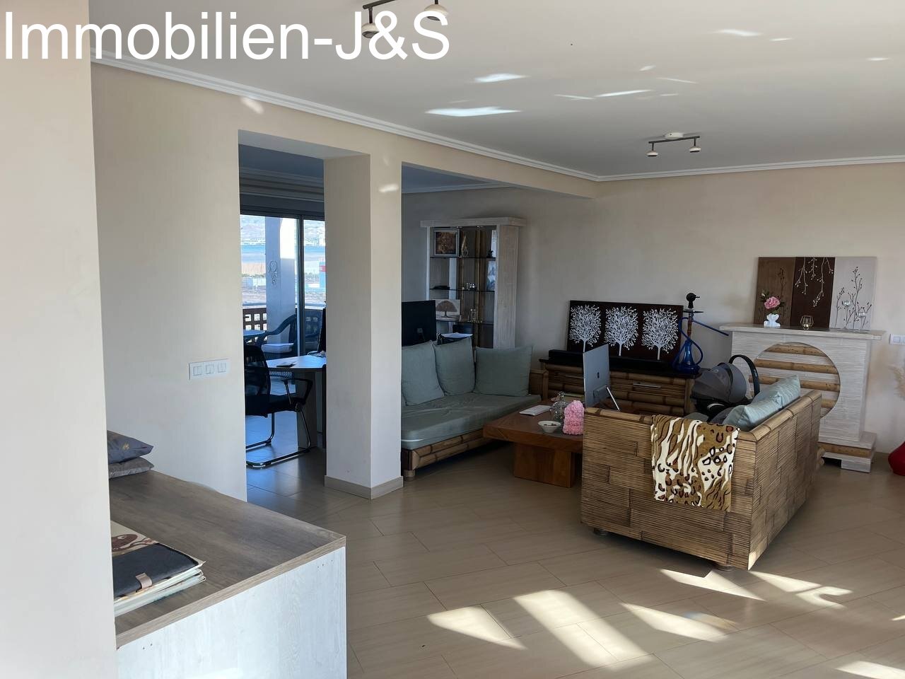 Large penthouse apartment with 4 bedrooms in the “Vista Roja” residential complex in Sotavento