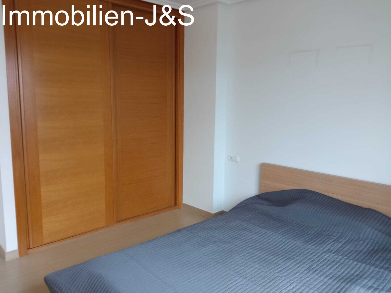 Large penthouse apartment with 4 bedrooms in the “Vista Roja” residential complex in Sotavento