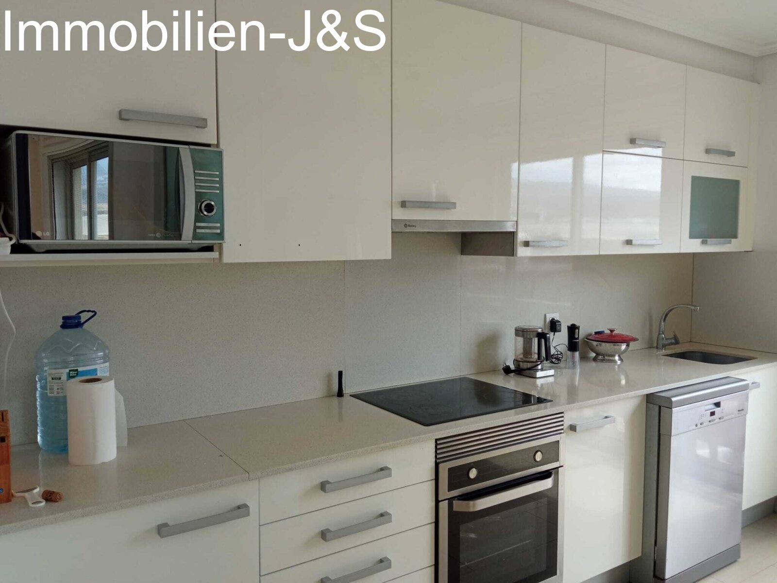 Large penthouse apartment with 4 bedrooms in the “Vista Roja” residential complex in Sotavento