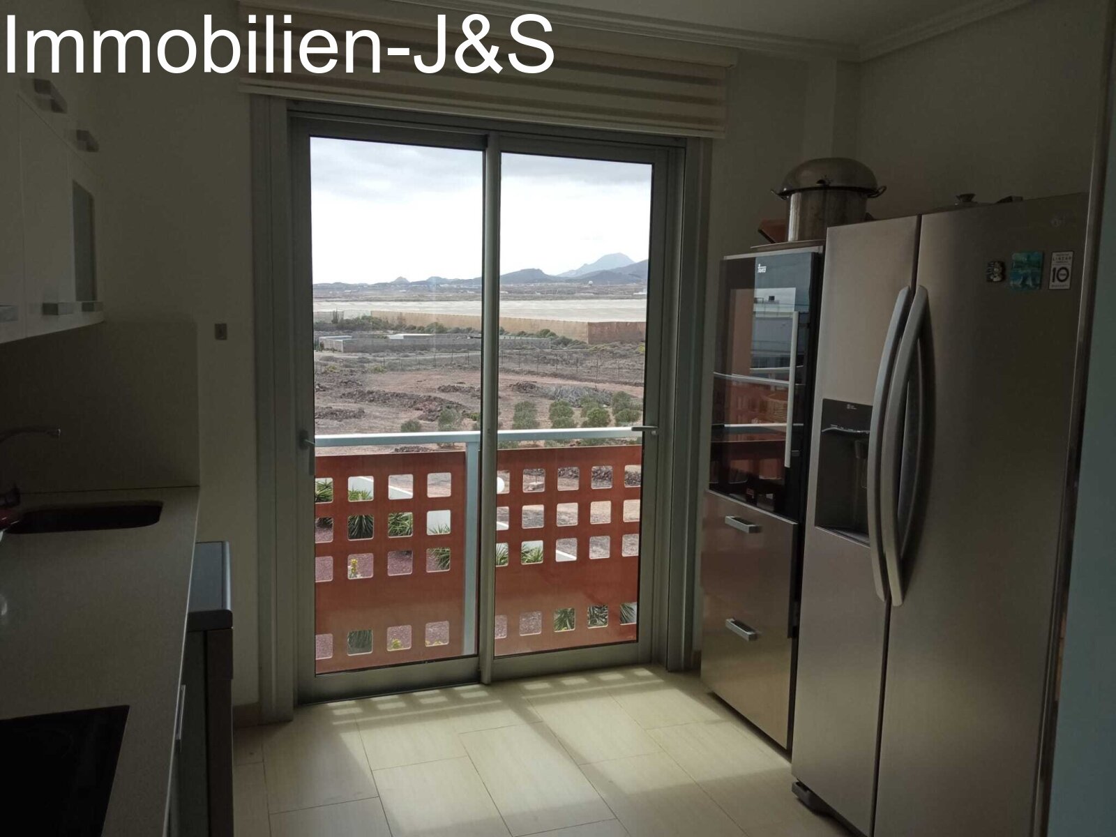 Large penthouse apartment with 4 bedrooms in the “Vista Roja” residential complex in Sotavento