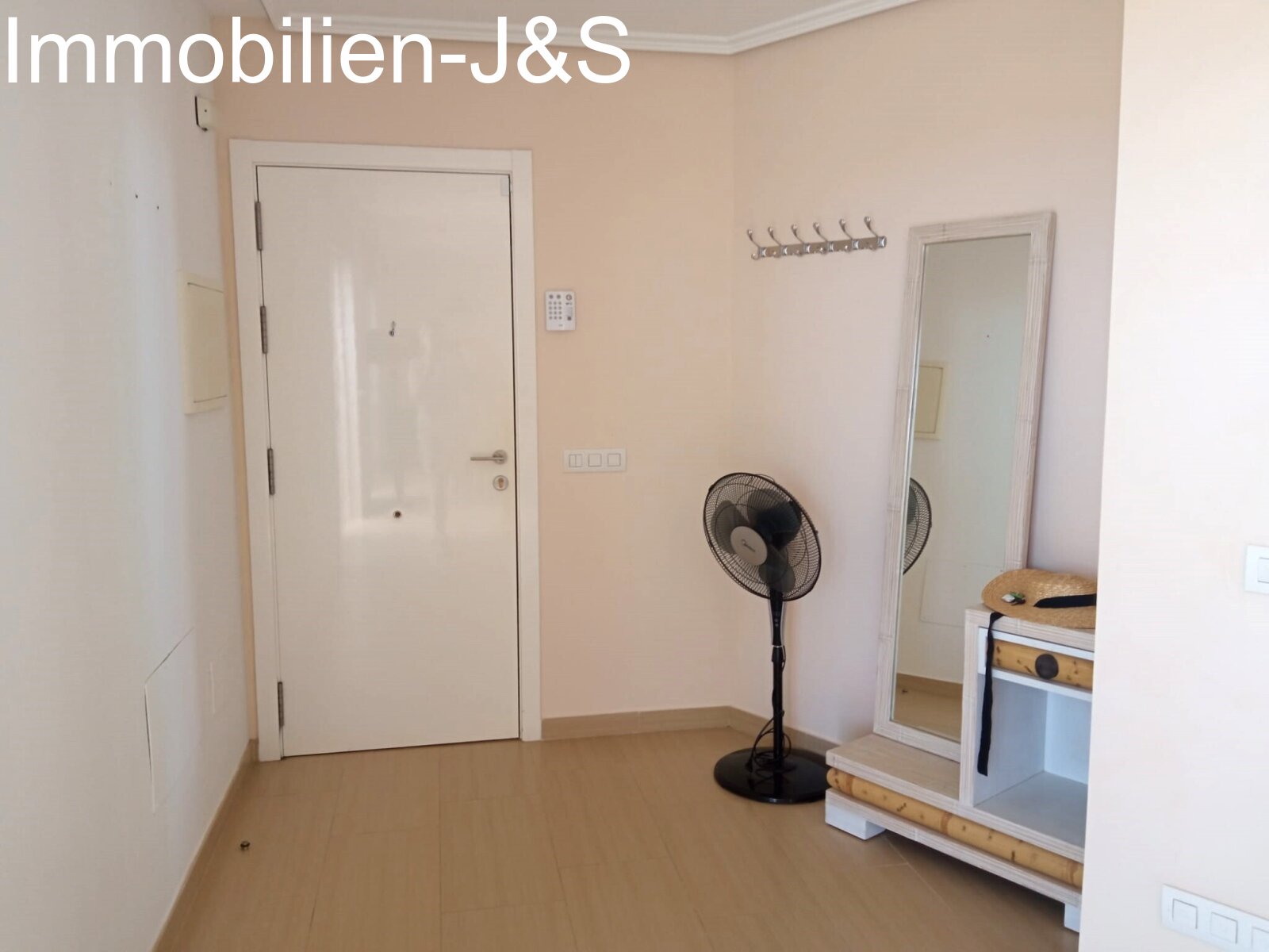Large penthouse apartment with 4 bedrooms in the “Vista Roja” residential complex in Sotavento