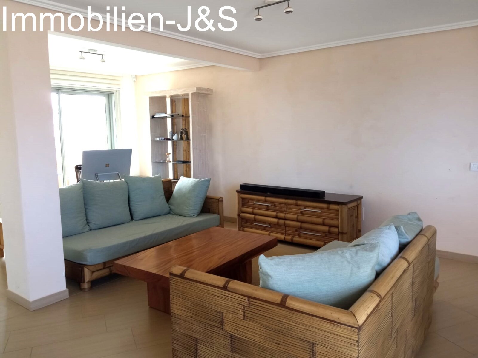 Large penthouse apartment with 4 bedrooms in the “Vista Roja” residential complex in Sotavento