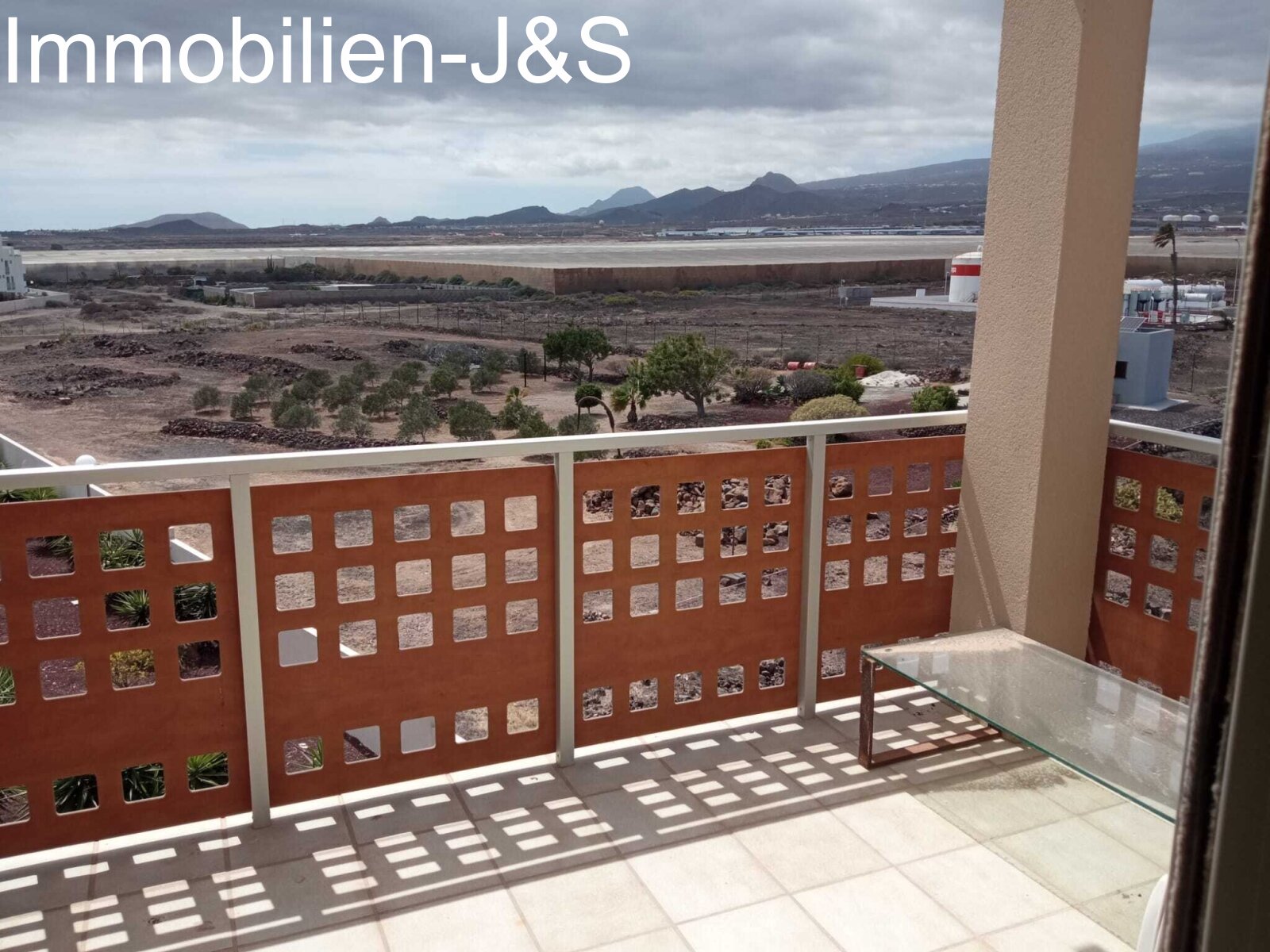 Large penthouse apartment with 4 bedrooms in the “Vista Roja” residential complex in Sotavento