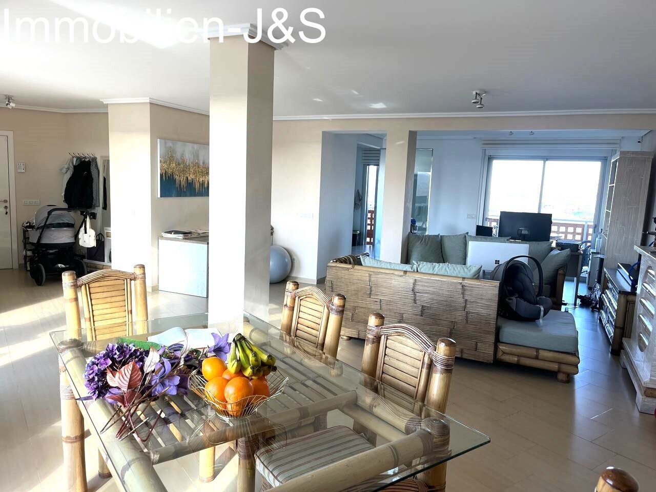 Large penthouse apartment with 4 bedrooms in the “Vista Roja” residential complex in Sotavento