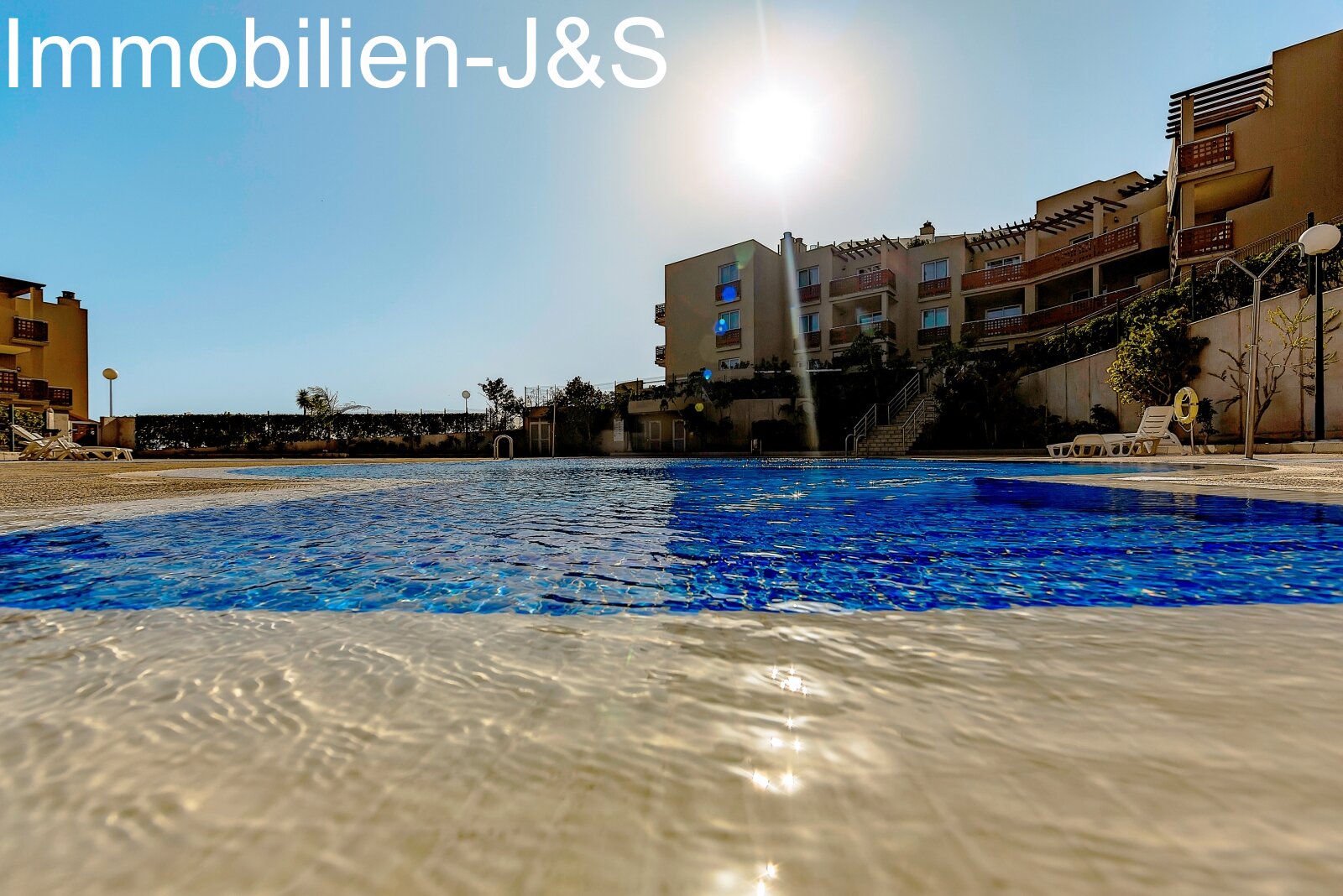 Large penthouse apartment with 4 bedrooms in the “Vista Roja” residential complex in Sotavento
