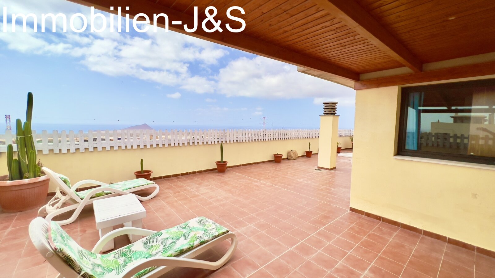 Chic penthouse in Granadia de Abona with sea views