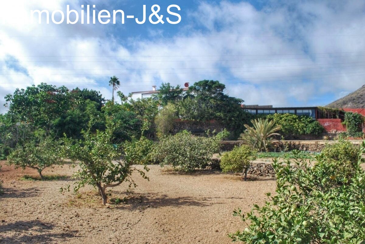 Beautiful villa with spacious garden in San Miguel de Abona