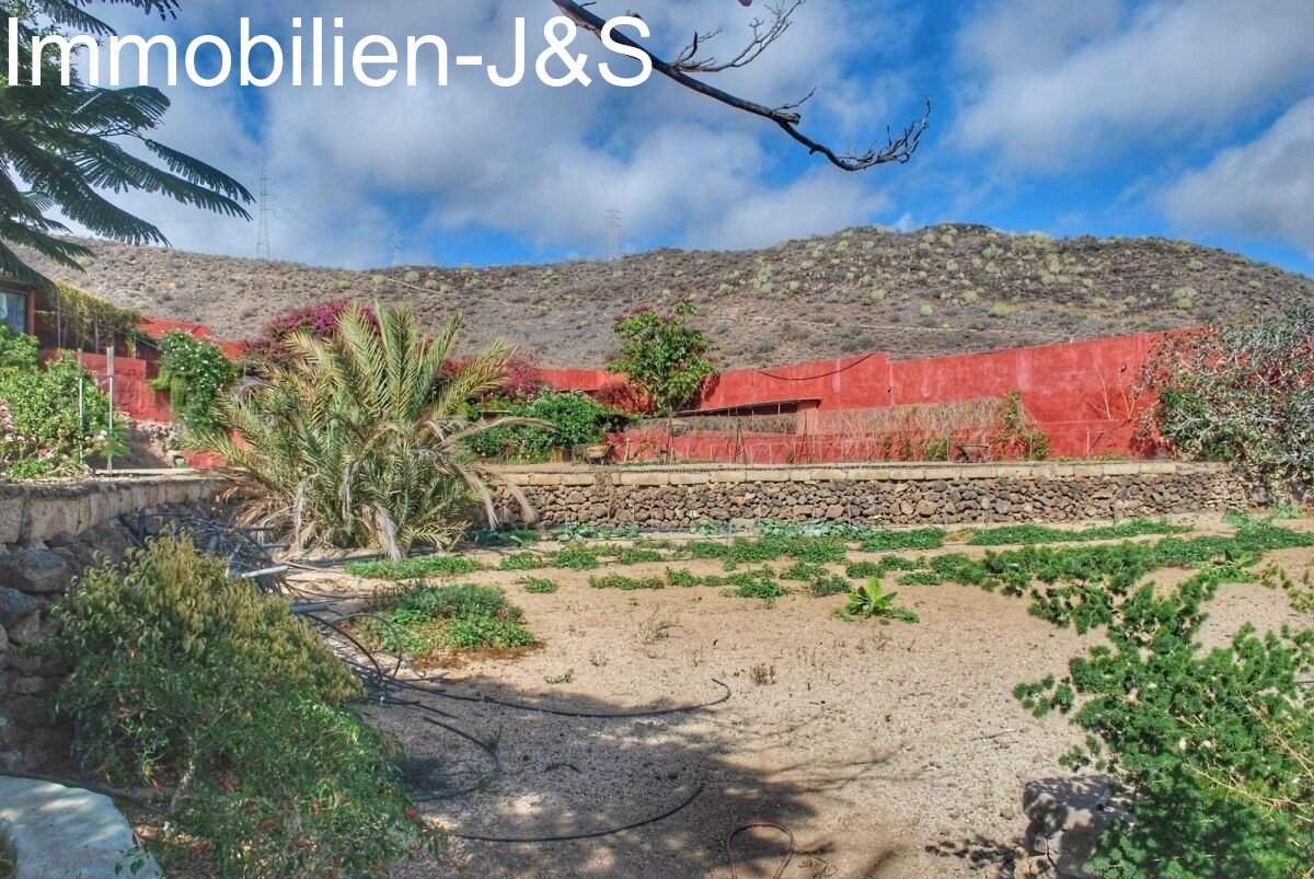 Beautiful villa with spacious garden in San Miguel de Abona