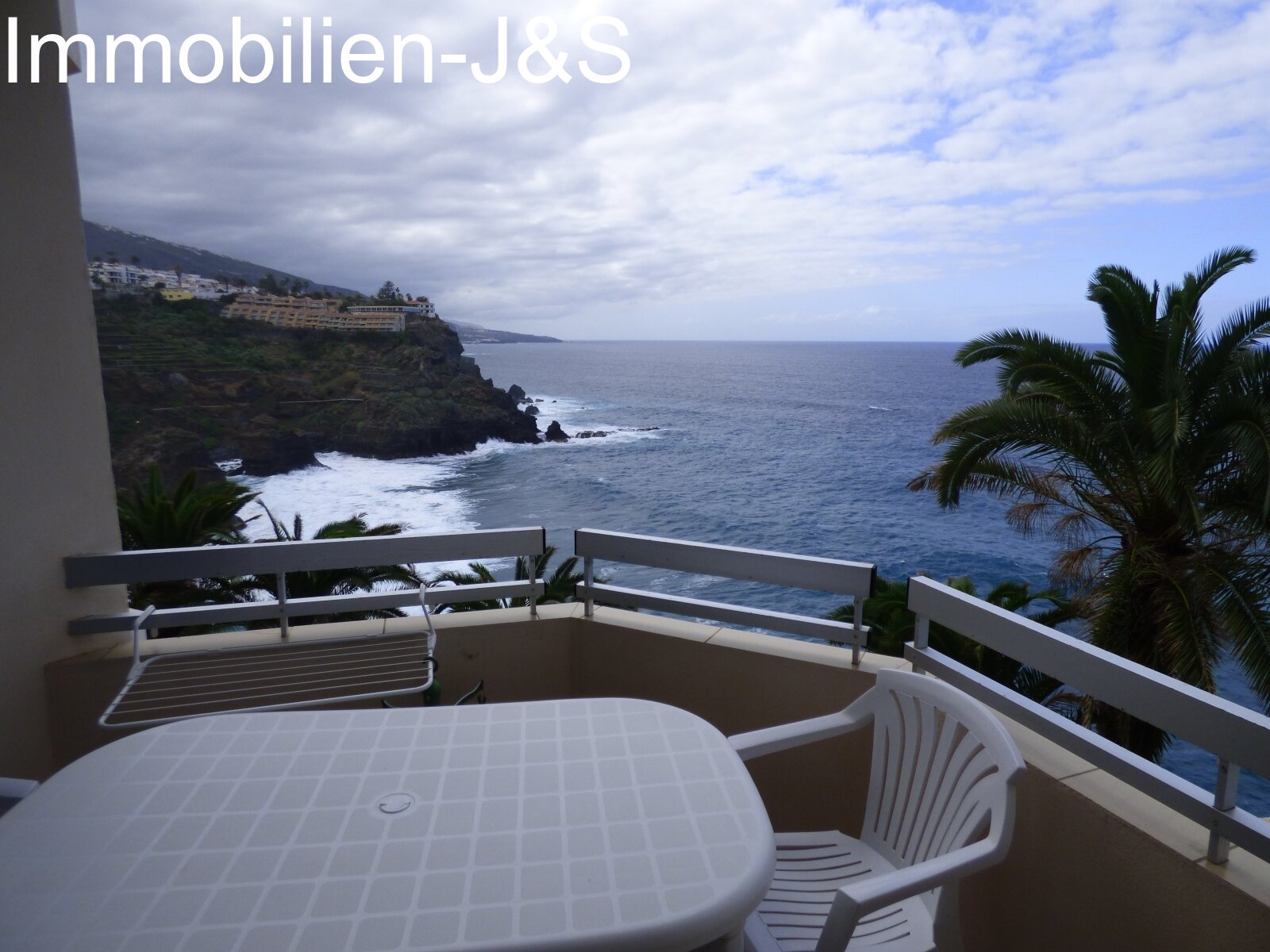 Beautiful, modern apartment with spectacular Atlantic views for long term rental