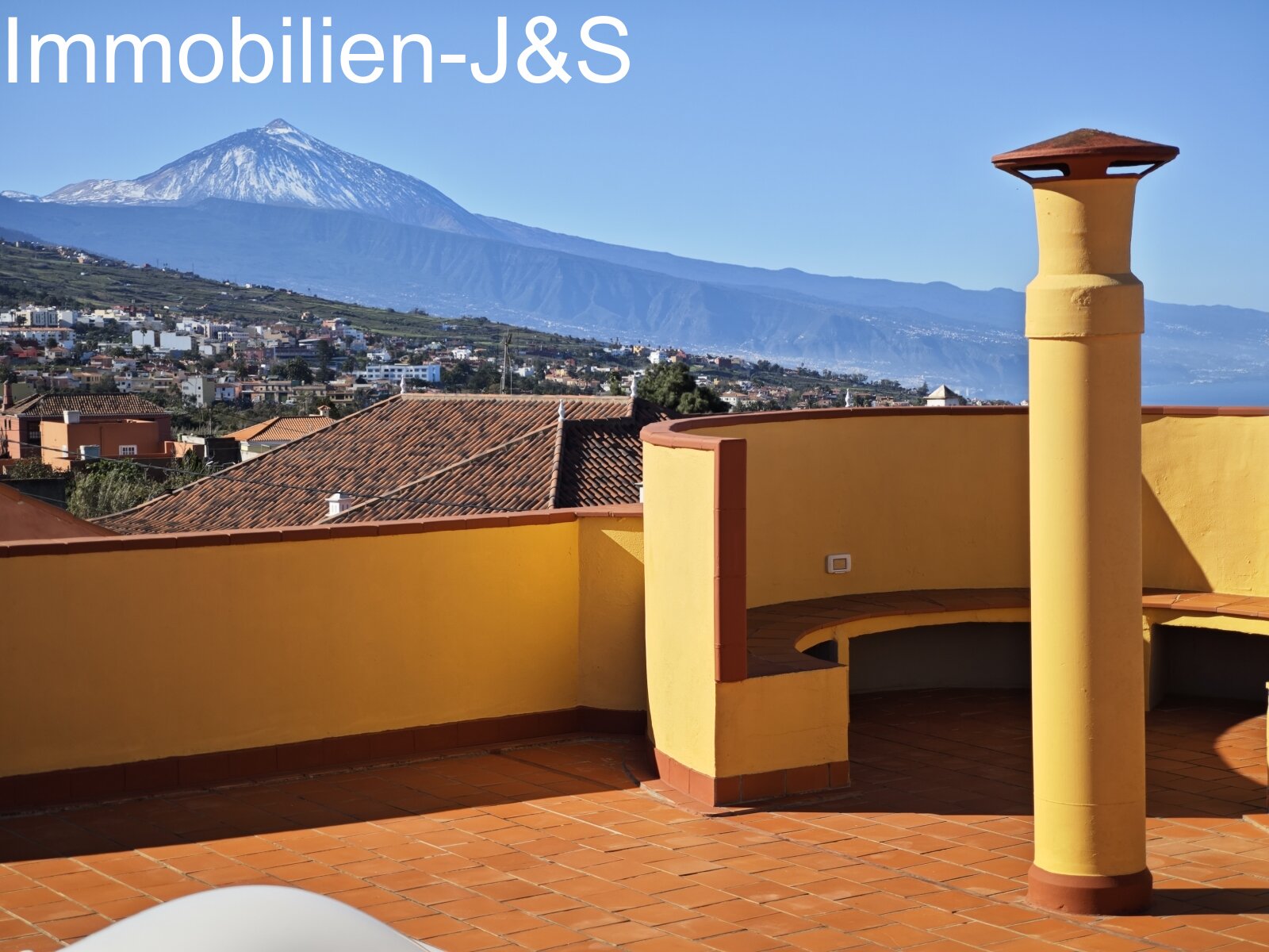 &quot;Huge rooftop with gigantic sea and Teide views. Family house with many possibilities.