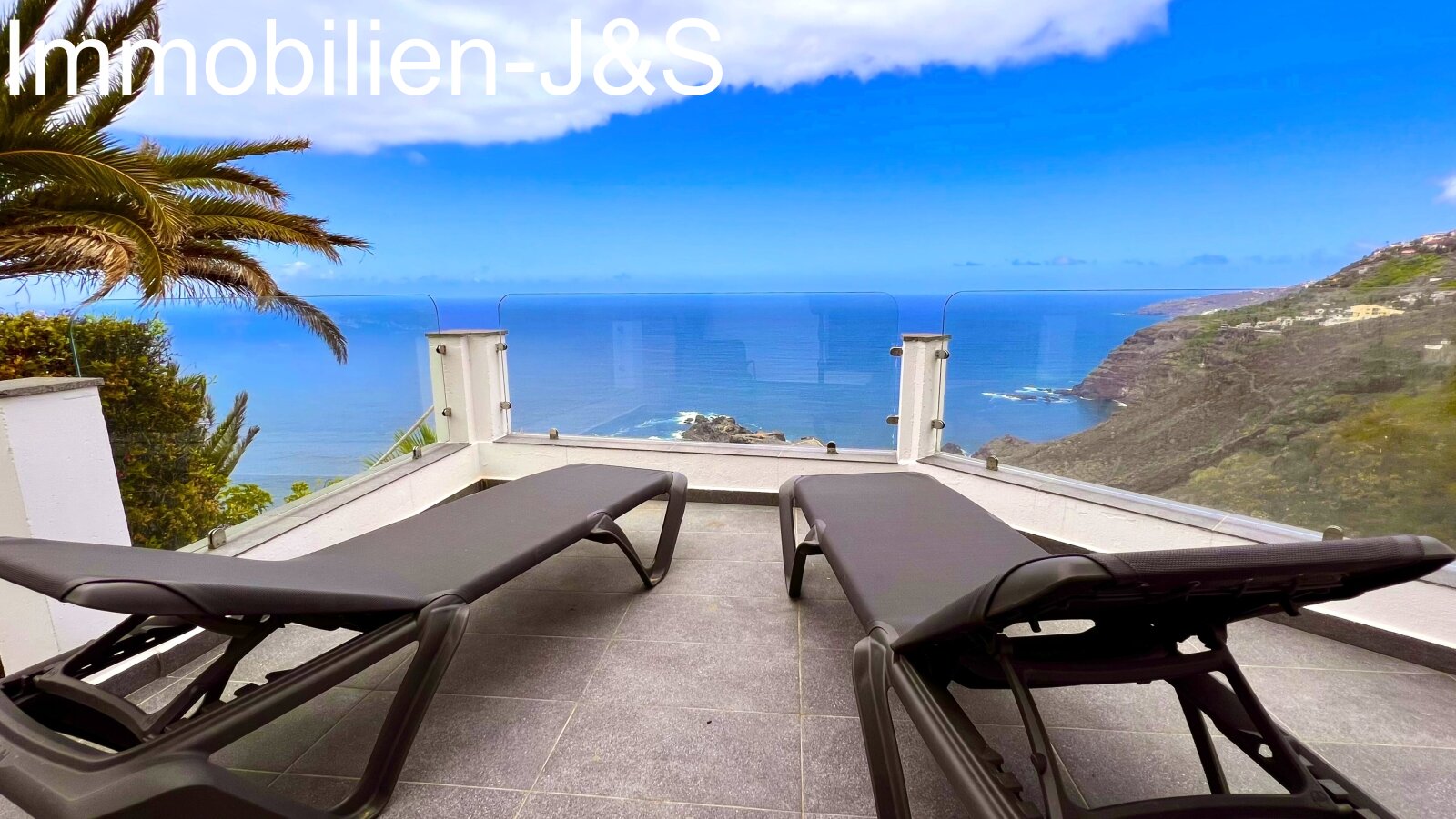 Absolute premium location * First sea line * Fantastic sea view