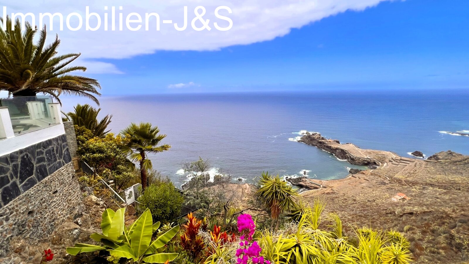 Absolute premium location * First sea line * Fantastic sea view