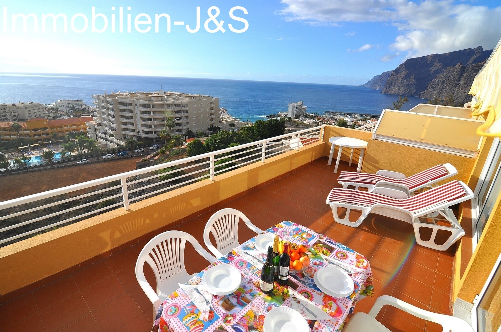 Beautiful apartment with large terrace in Edficio Eva in Los Gigantes