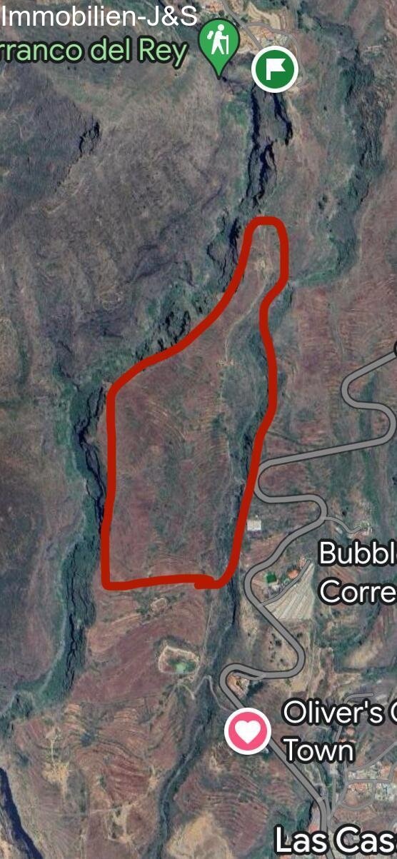 Huge rustic land with 3 buildings in Arona Pueblo