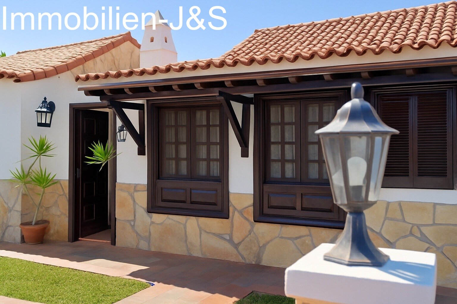Beautiful, cozy detached house in the Fairway Village urbanization, Golf del Sur