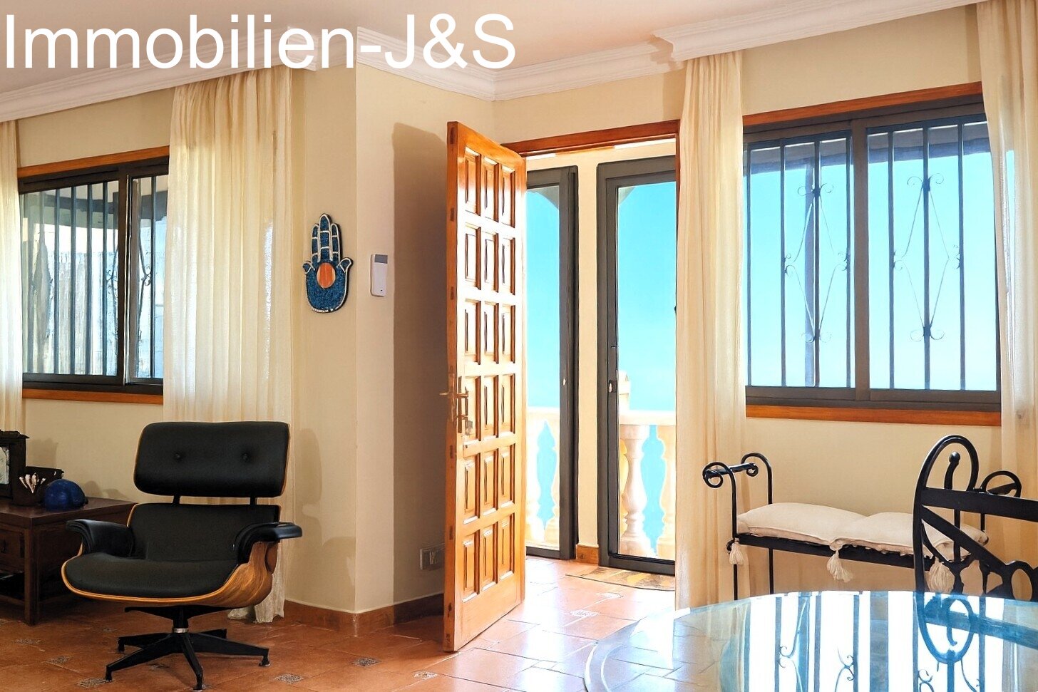 Fantastic detached house with large garden and sea views in El Sauzal