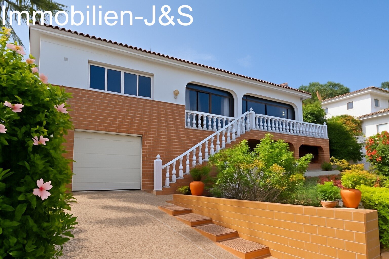 Fantastic detached house with large garden and sea views in El Sauzal