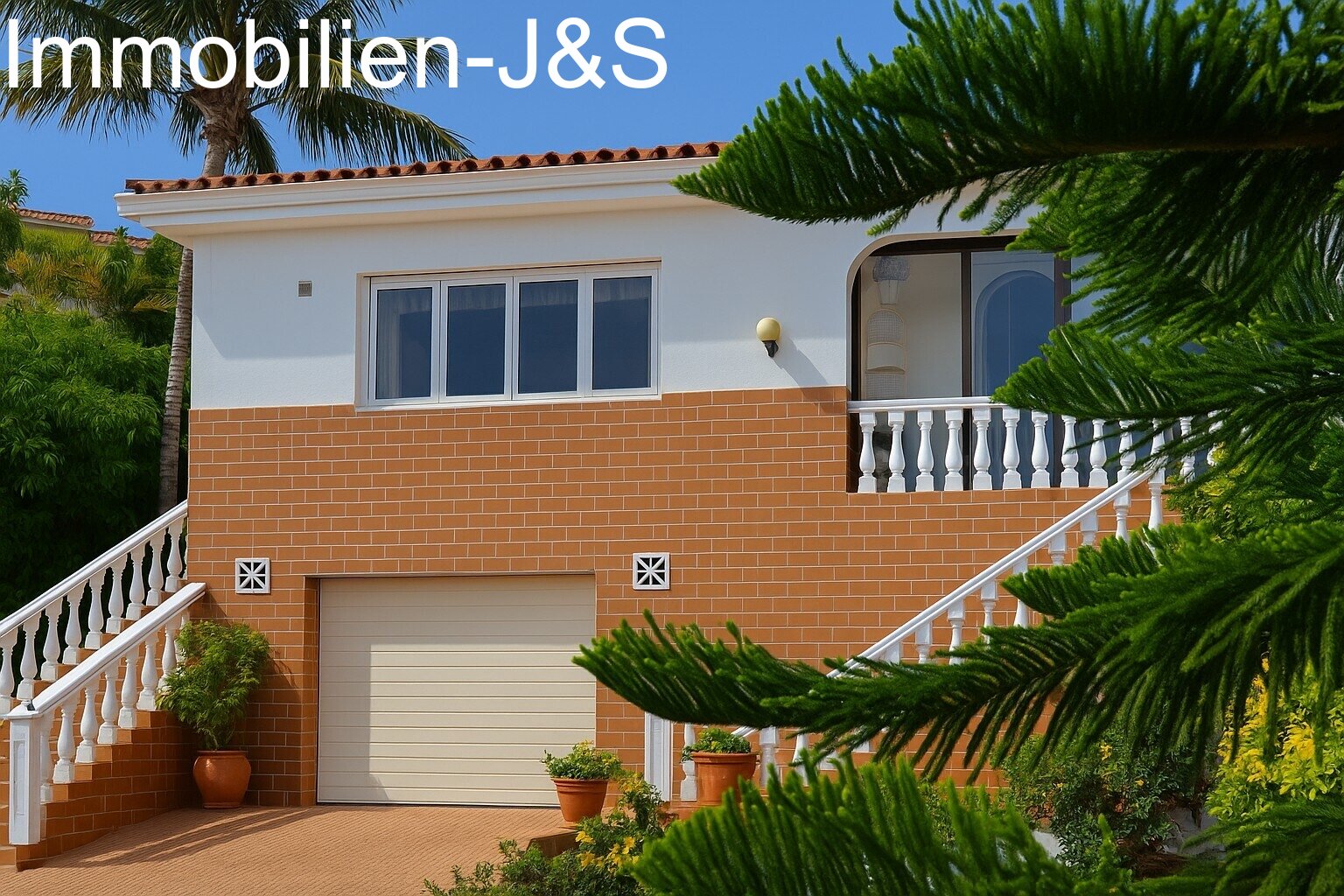 Fantastic detached house with large garden and sea views in El Sauzal