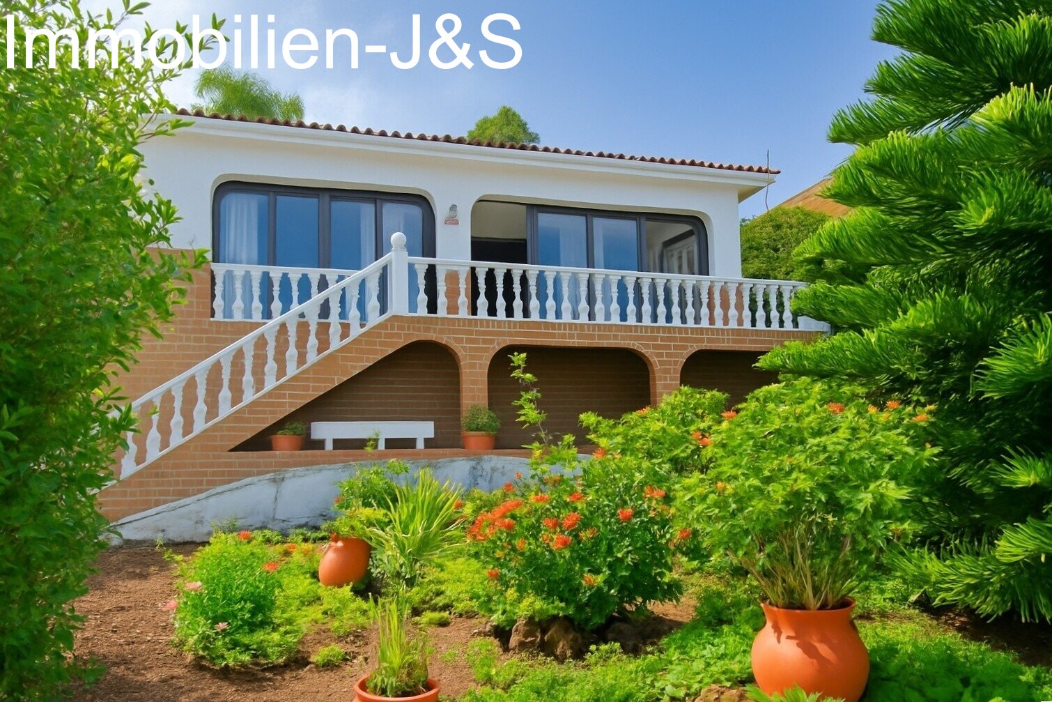 Fantastic detached house with large garden and sea views in El Sauzal