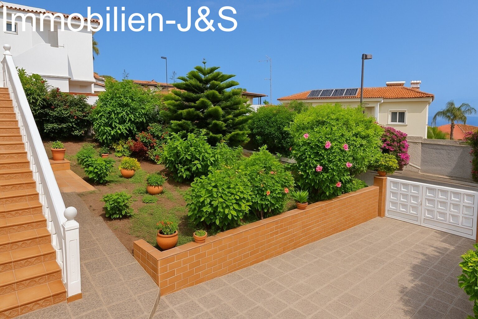 Fantastic detached house with large garden and sea views in El Sauzal