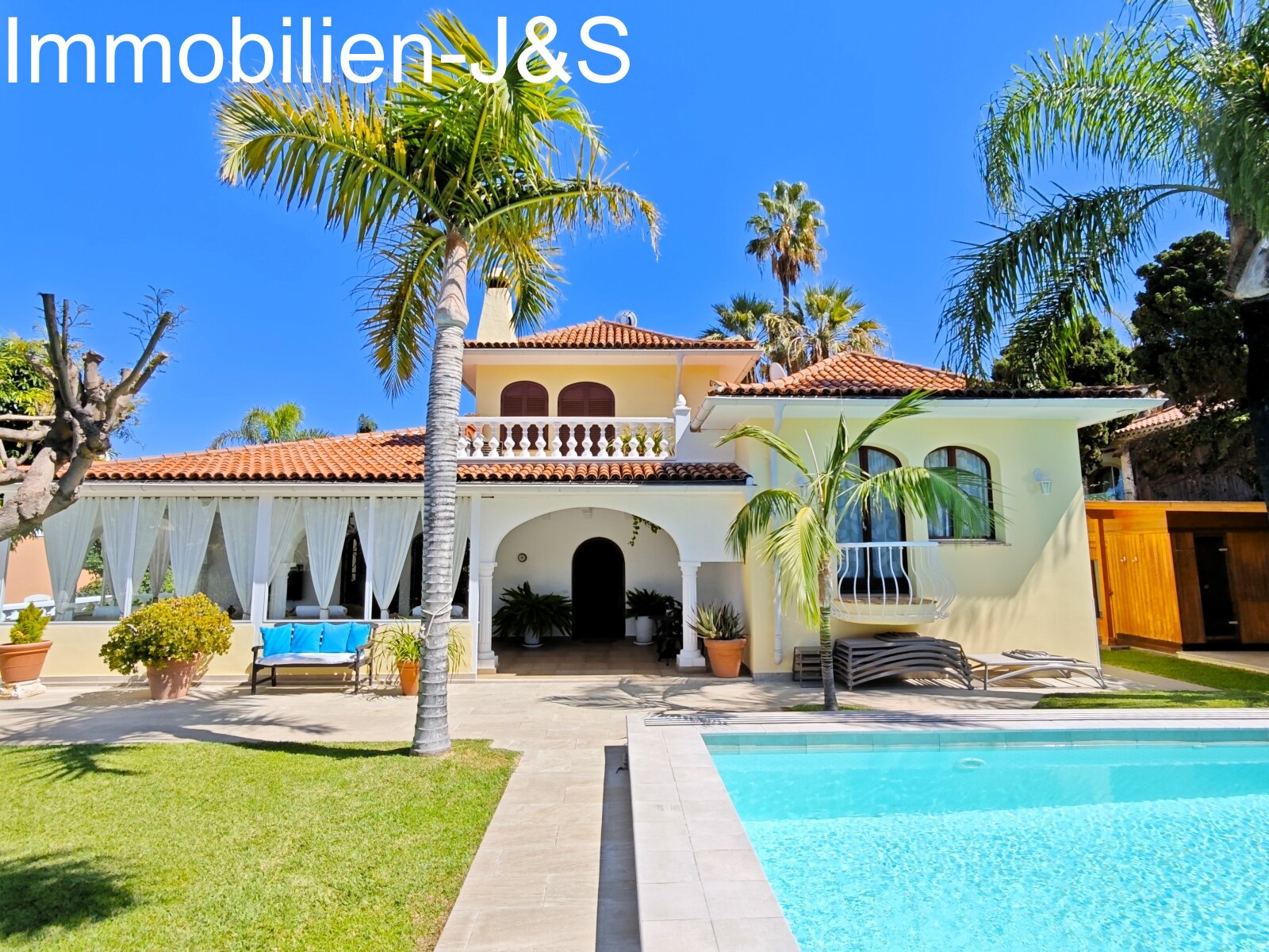 Prestigious detached house, nestled in a romantic garden in La Quinta, Santa Ursula