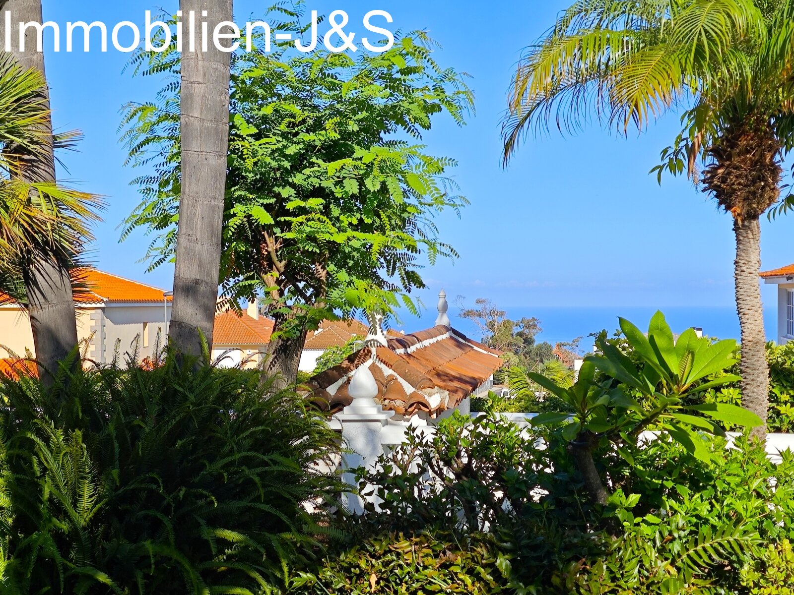 Prestigious detached house, nestled in a romantic garden in La Quinta, Santa Ursula