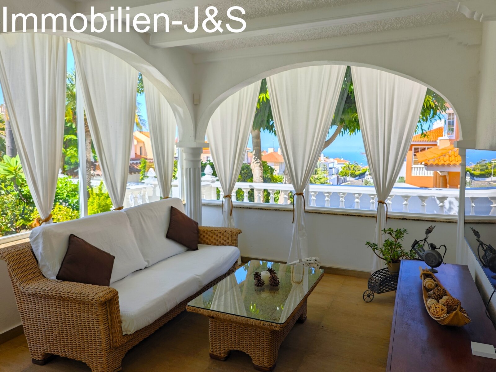 Prestigious detached house, nestled in a romantic garden in La Quinta, Santa Ursula