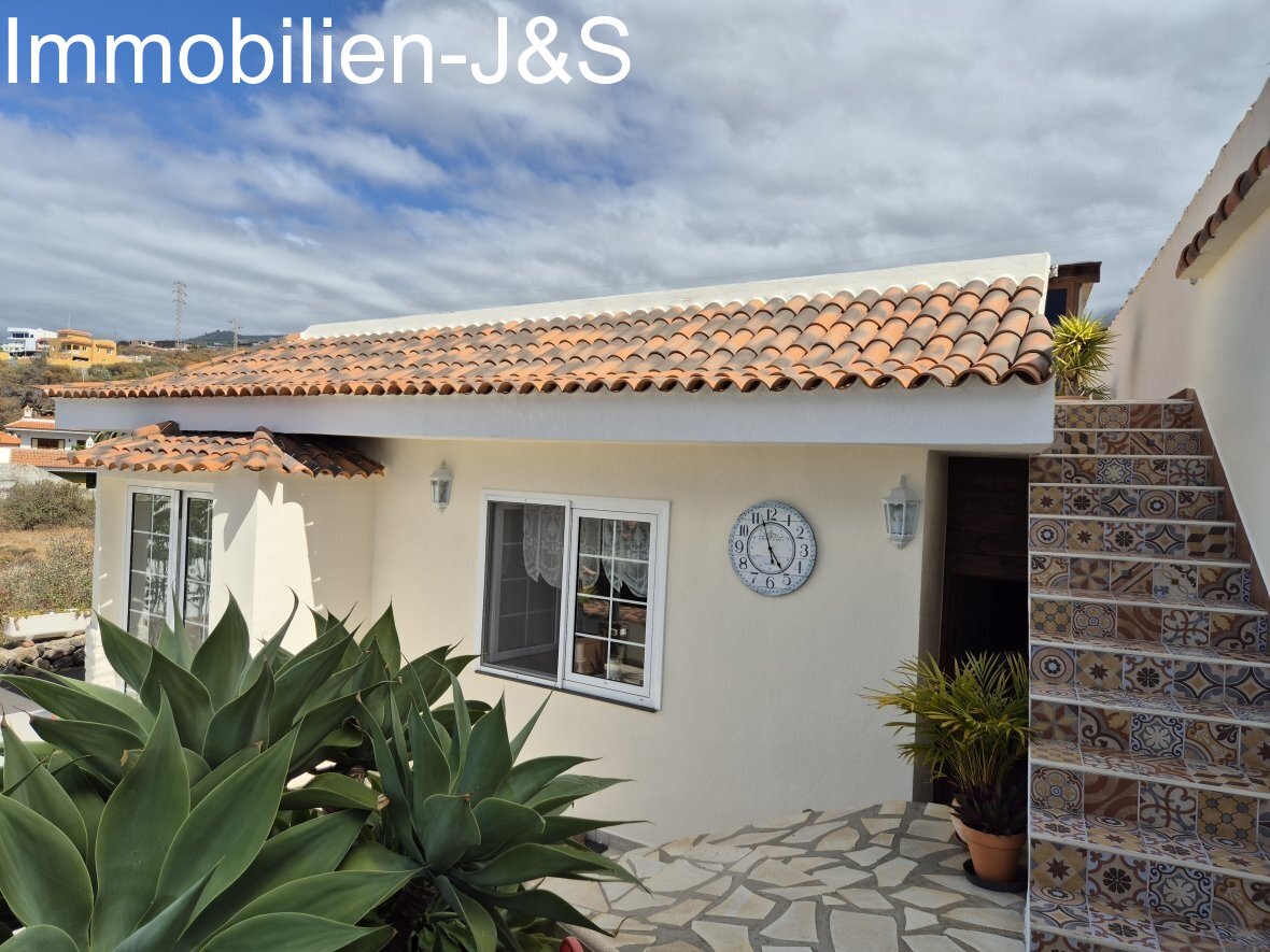 Spectacular finca with guest house, Atlantic Ocean and Mount Teide views!