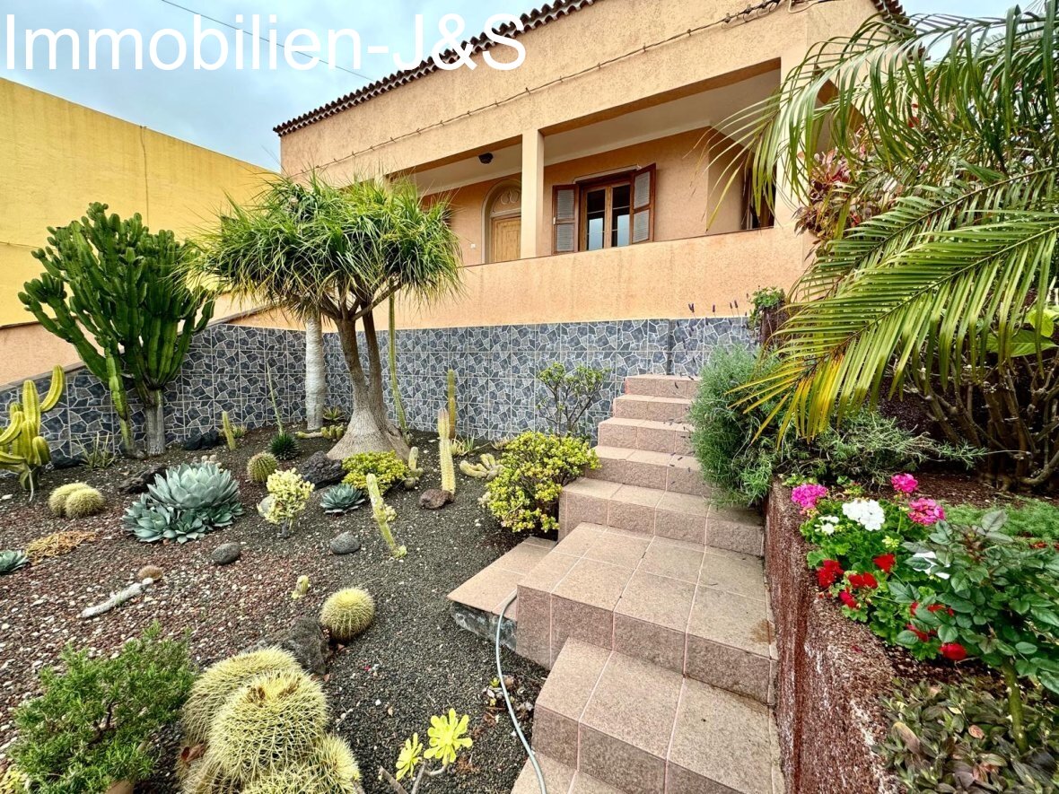 Charming house with large garden, sea and Teide views in Icod de los Vinos