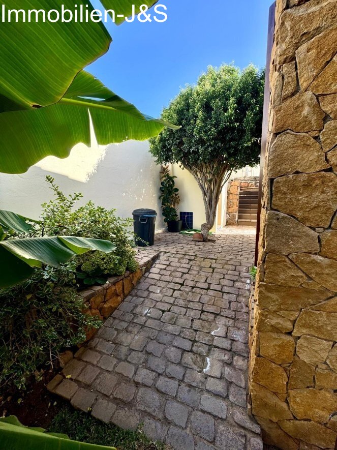 Beautiful villa with Atlantic views and pool in El Sauzal