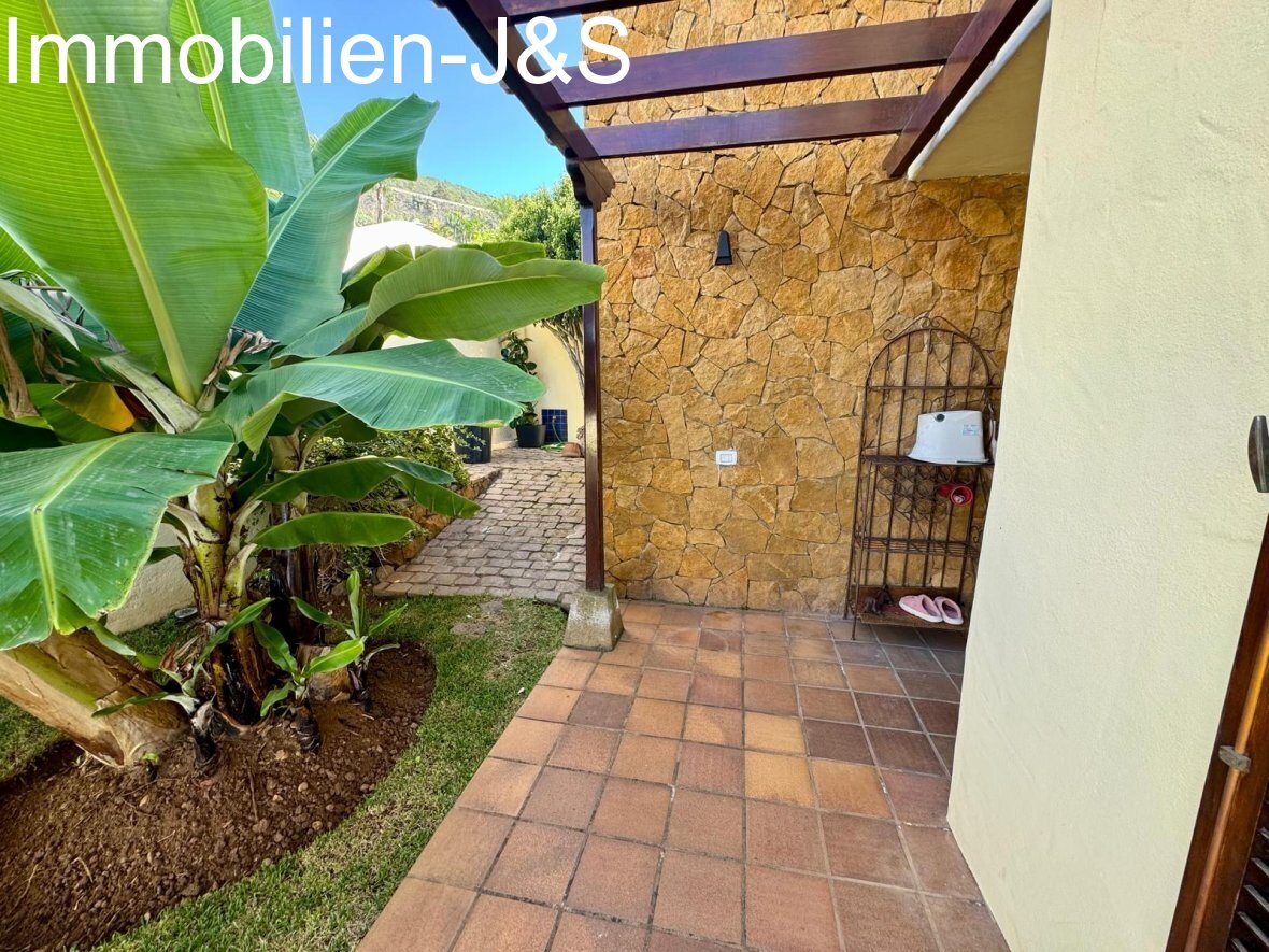 Beautiful villa with Atlantic views and pool in El Sauzal